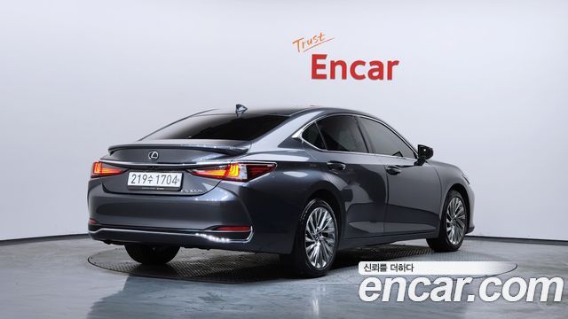 Лексус ES300h 2023 — миниатюра 2