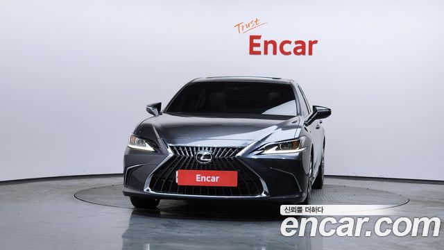Лексус ES300h 2023 — миниатюра 3