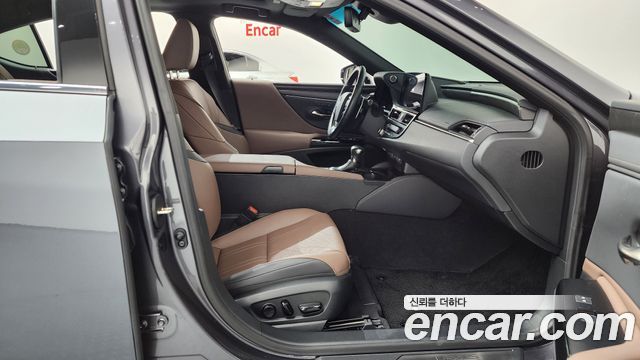 Лексус ES300h 2023 — миниатюра 11