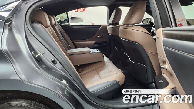Лексус ES300h 2023 — миниатюра 12