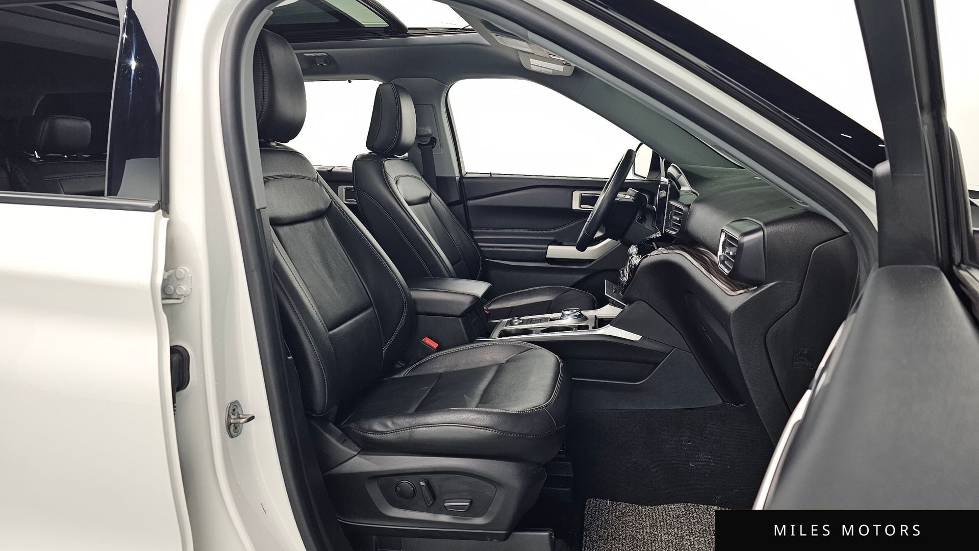 Ford Explorer 2022 — миниатюра 10