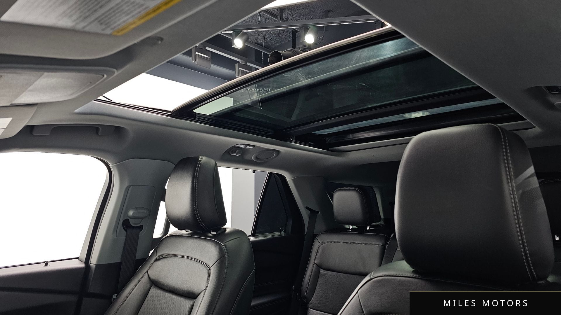 Ford Explorer 2022 — миниатюра 17