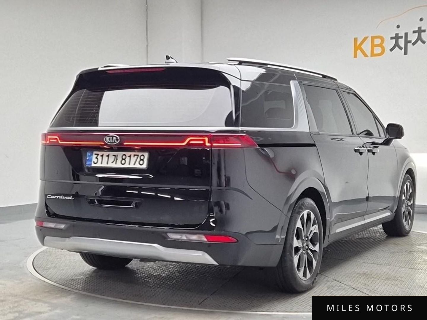 Kia Carnival 2021 — миниатюра 2