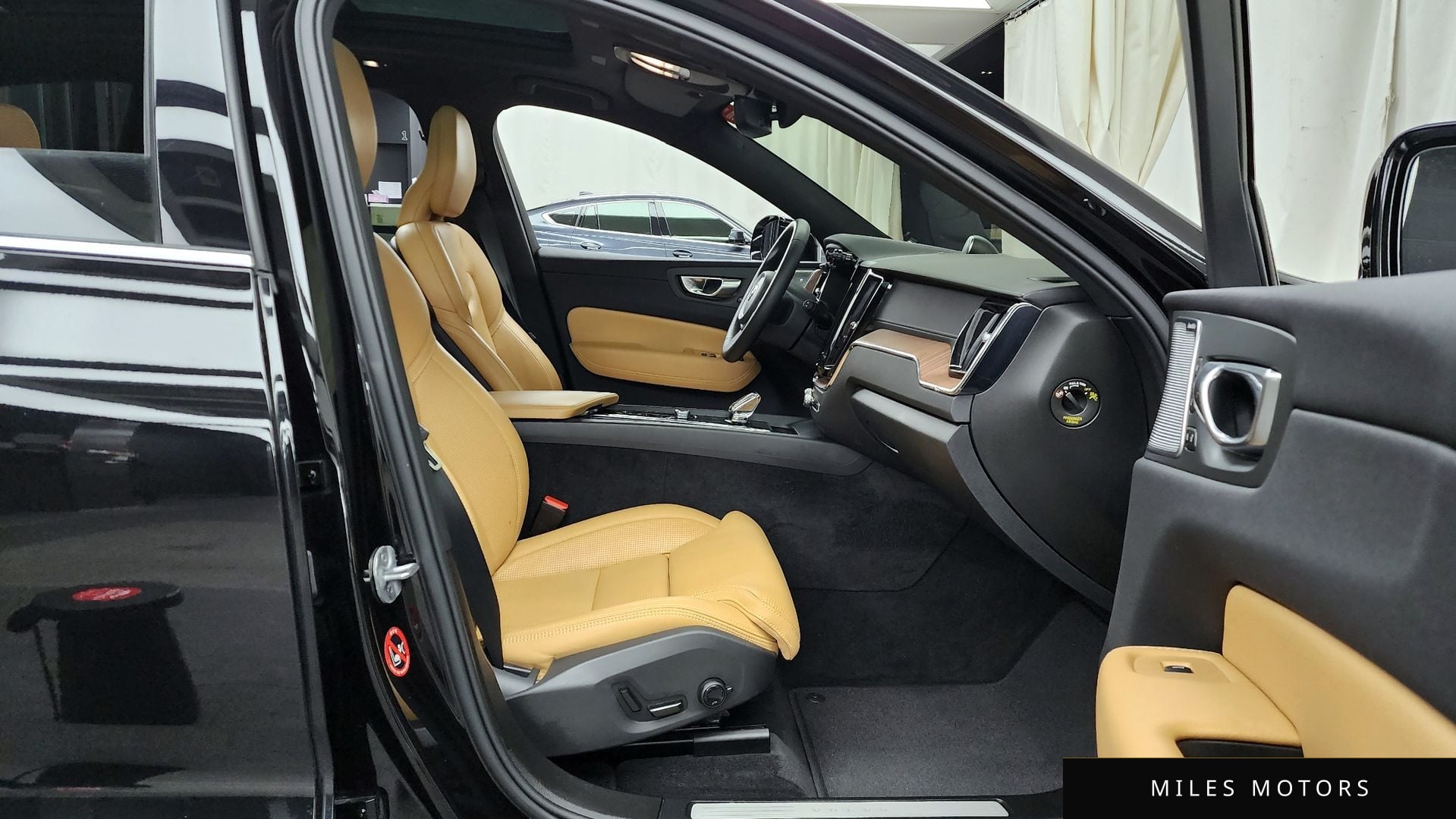 Volvo XC60 2024 — миниатюра 11