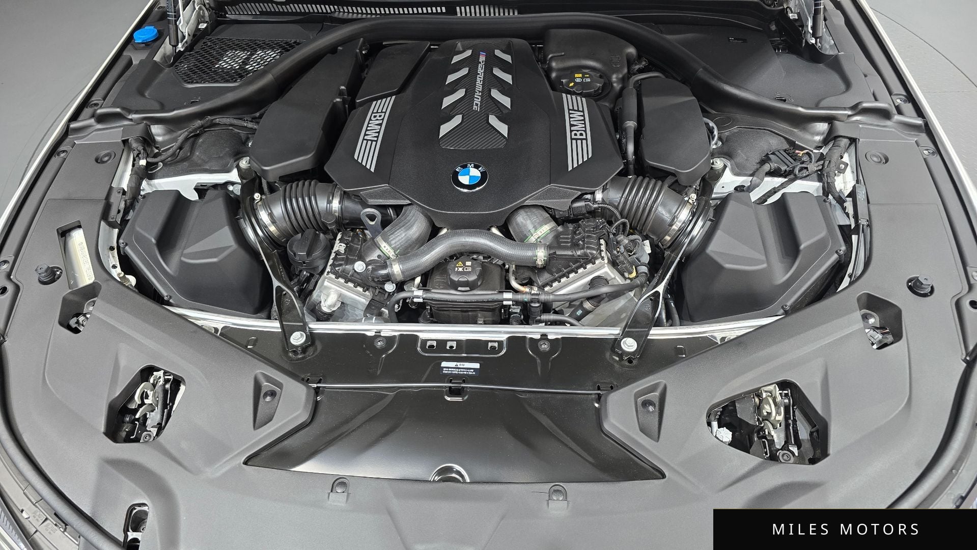 BMW 8 Series (G15) 2025 — миниатюра 6