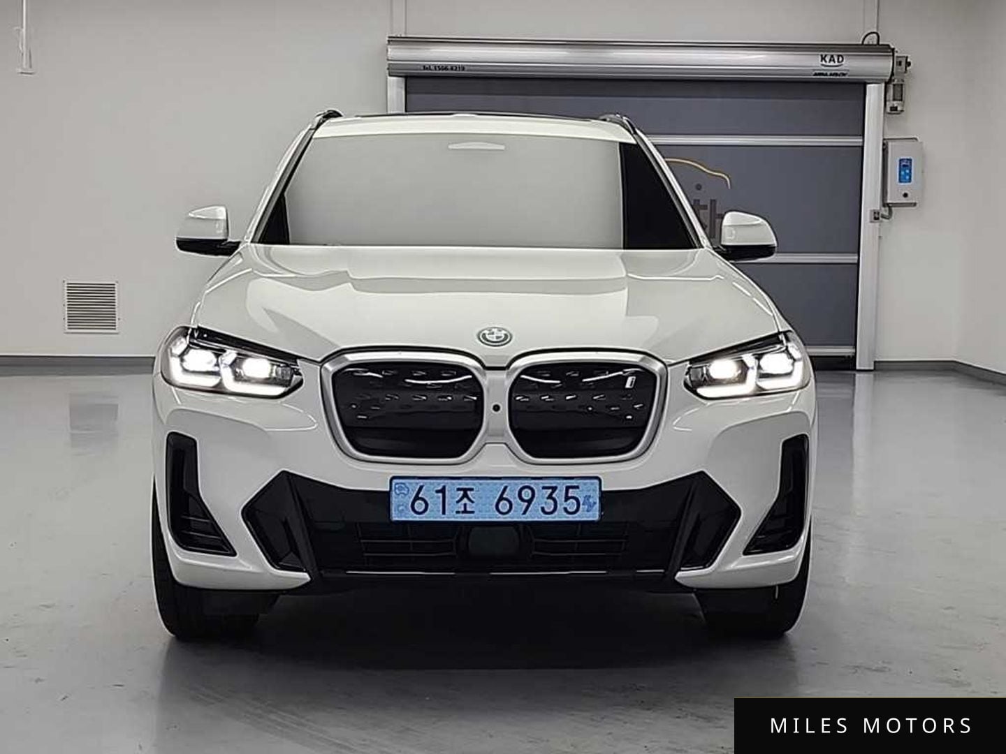BMW iX3 2025 — миниатюра 2