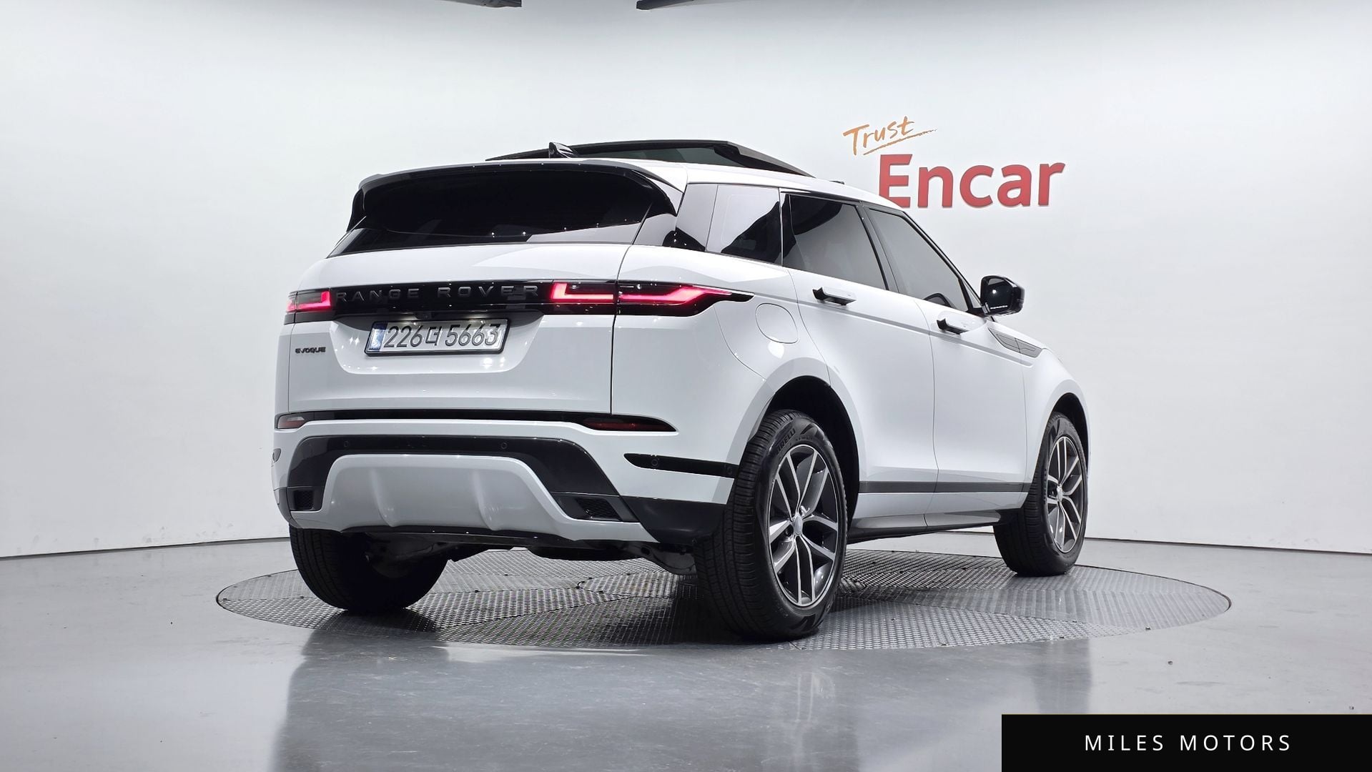 Land Rover Range Rover Evoque 2026 — миниатюра 2