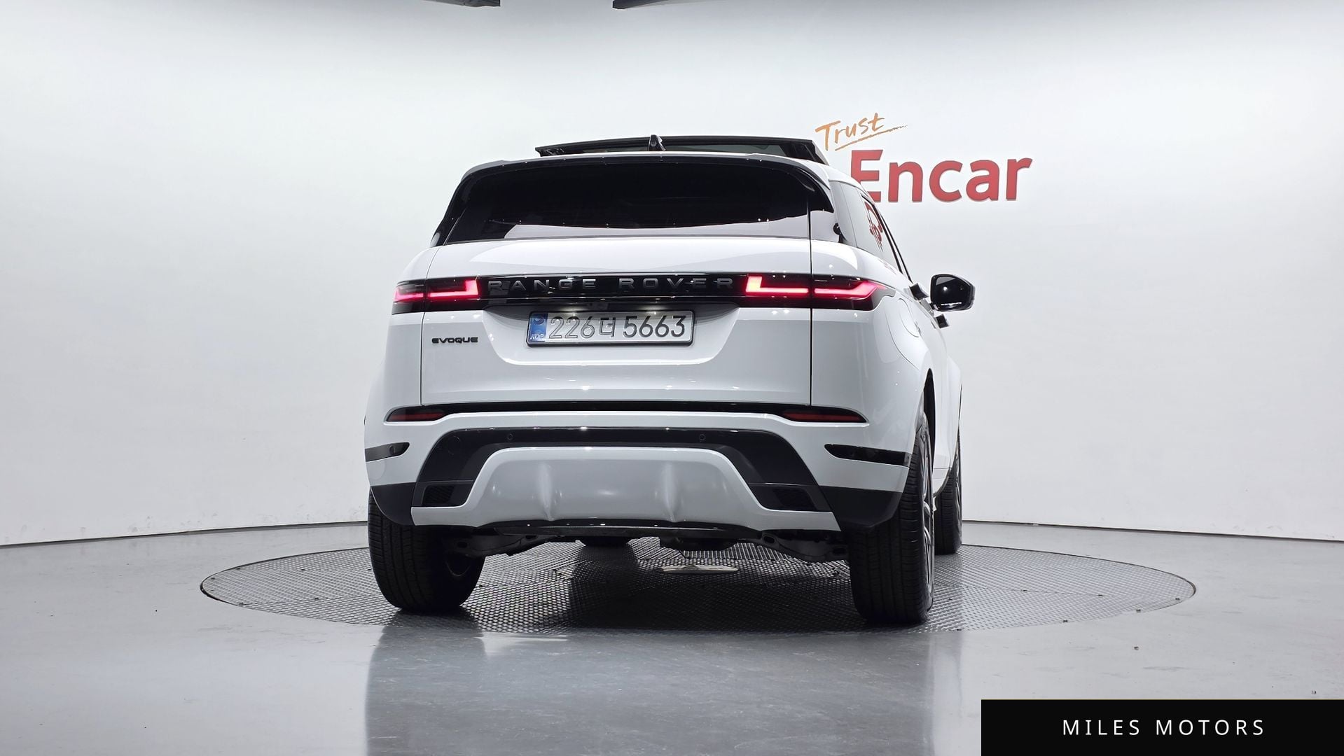 Land Rover Range Rover Evoque 2026 — миниатюра 4
