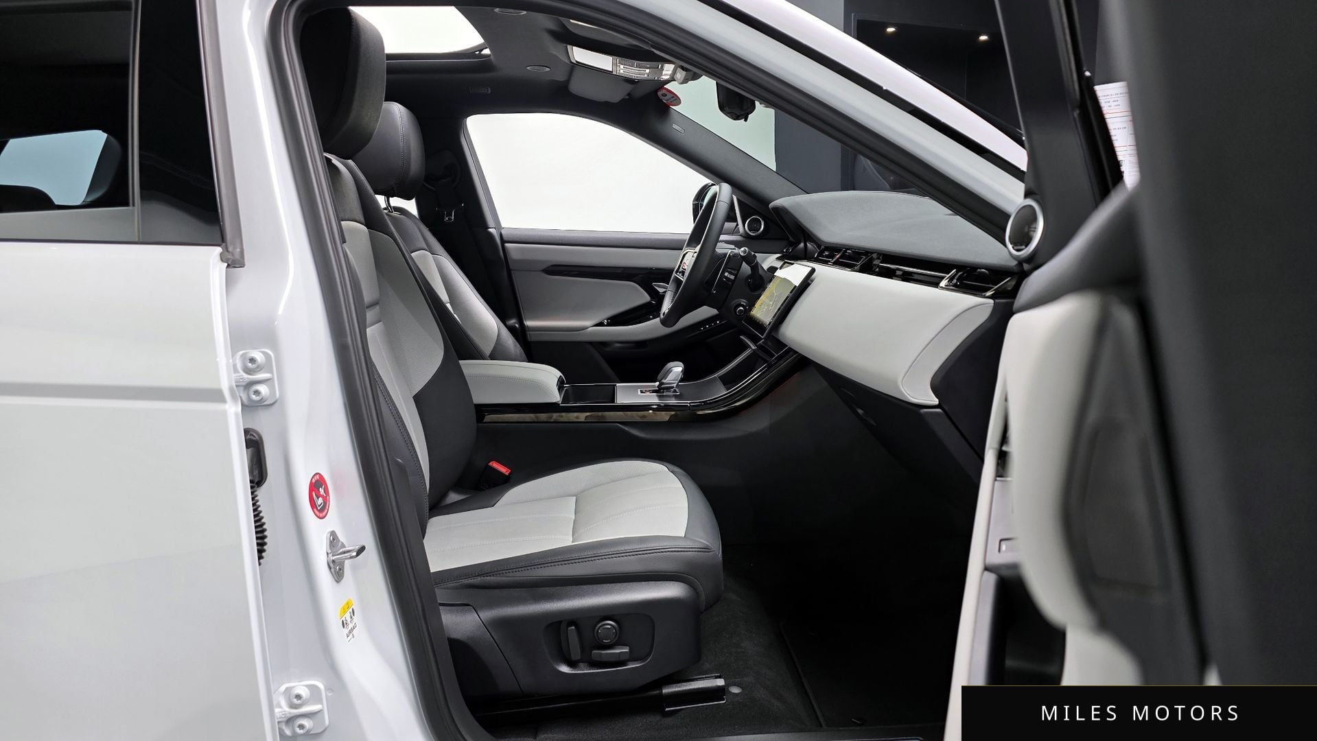 Land Rover Range Rover Evoque 2026 — миниатюра 10