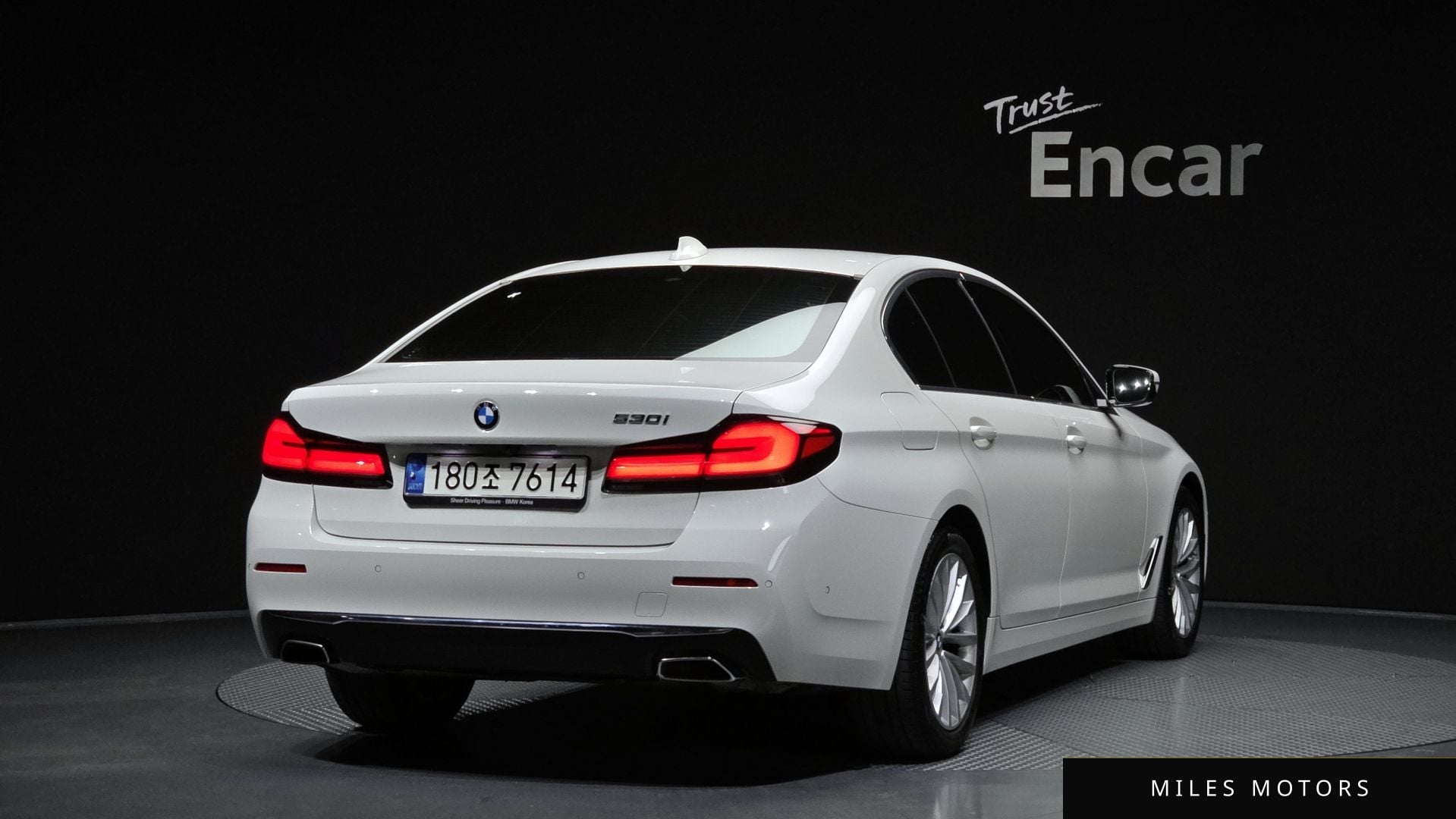 BMW 5 Series (G30) 2021 — миниатюра 2