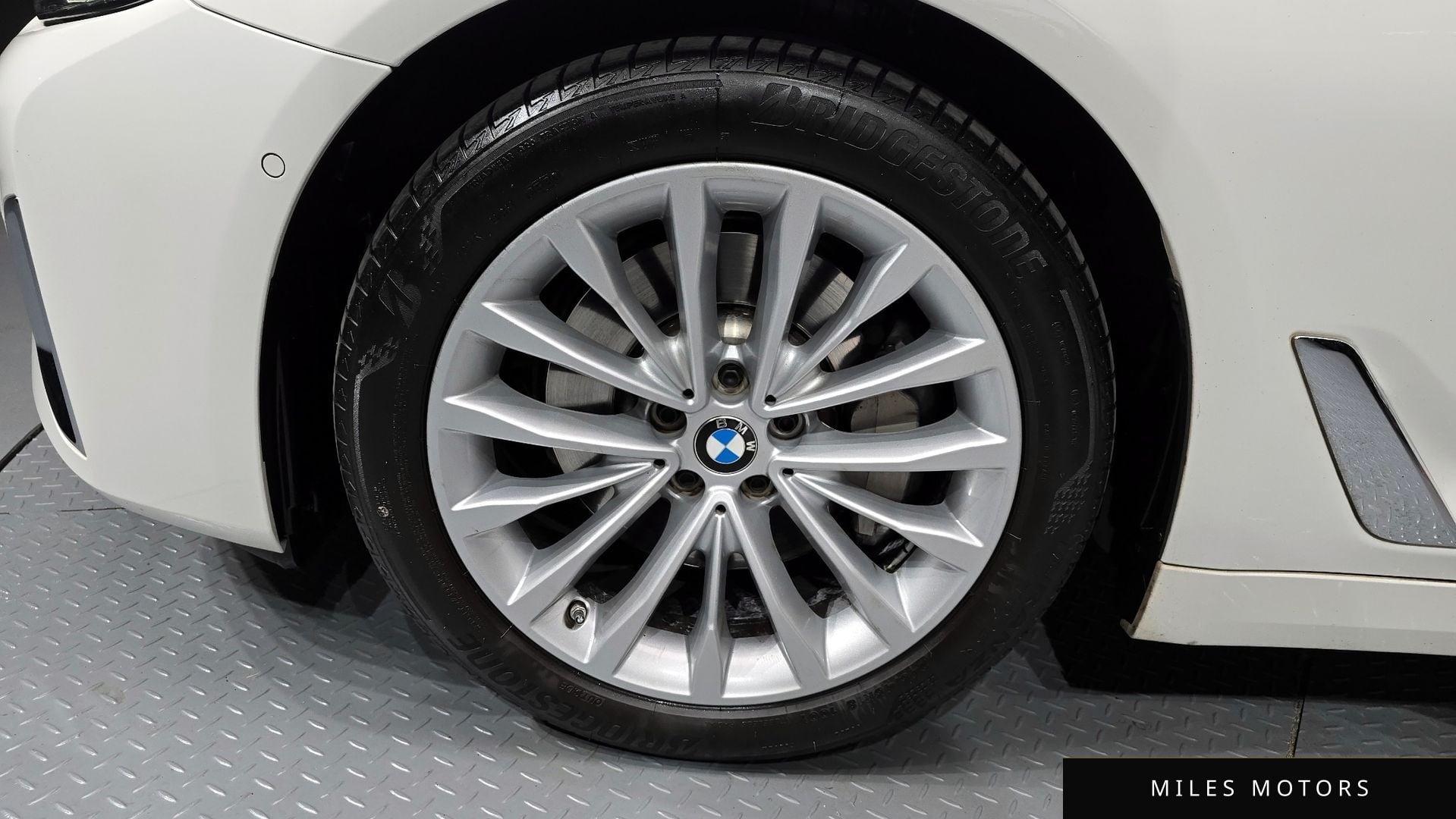 BMW 5 Series (G30) 2021 — миниатюра 5