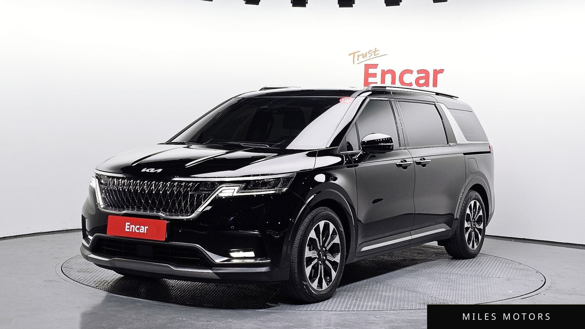 Kia Carnival 2022 — фото 1 из 12