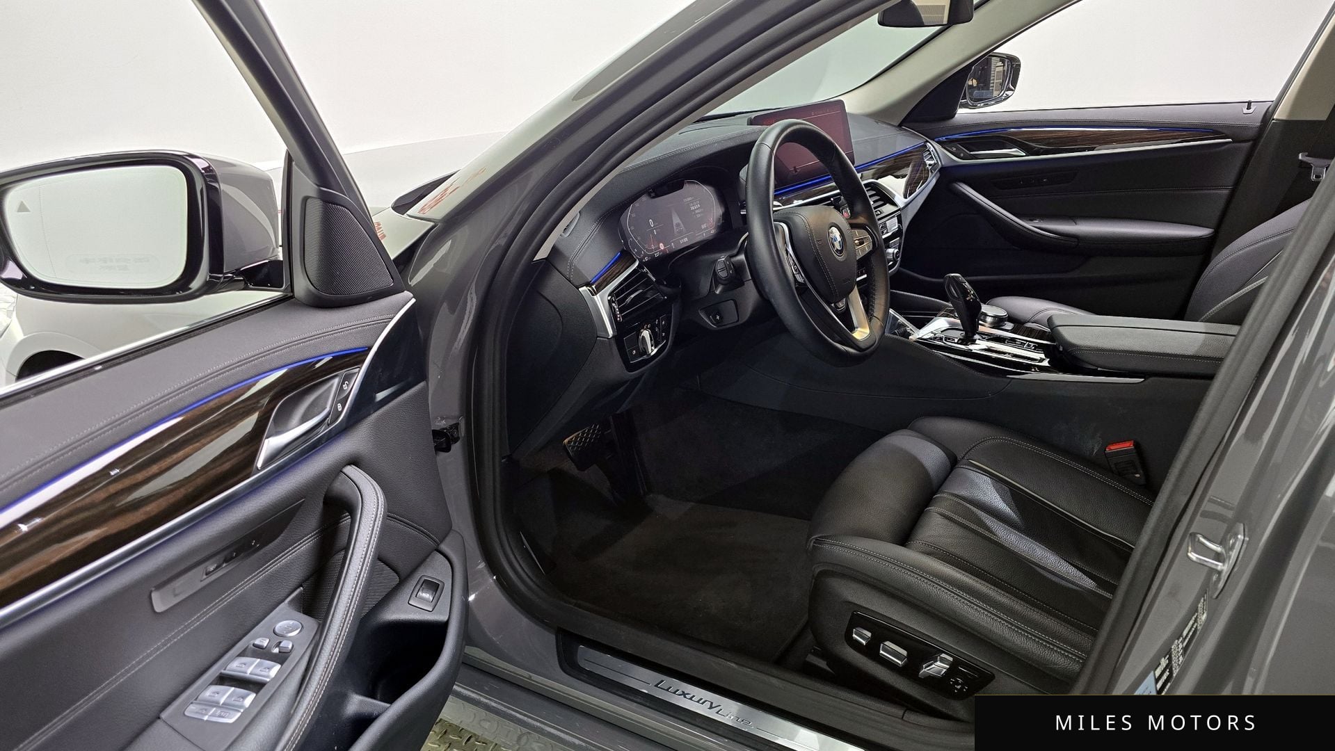 BMW 5 Series (G30) 2022 — миниатюра 10