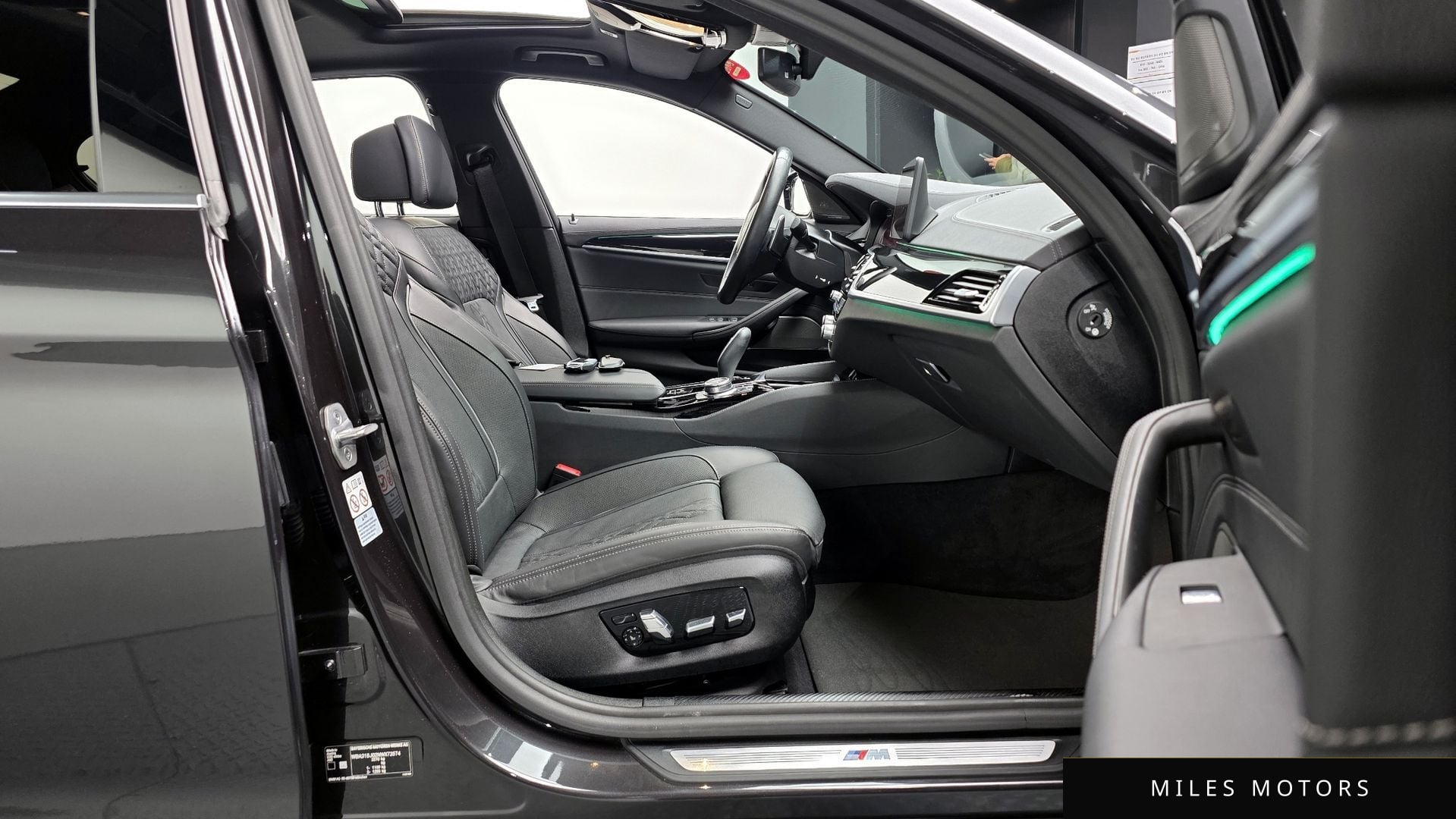 BMW 5 Series (G30) 2022 — миниатюра 10