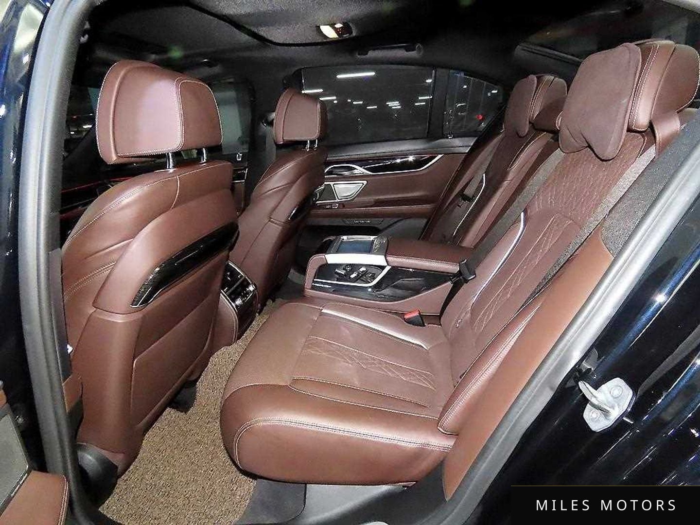 BMW 7 Series (G11) 2018 — миниатюра 7