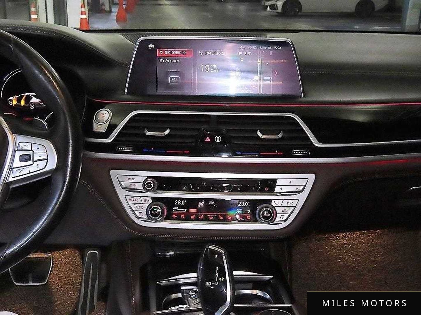 BMW 7 Series (G11) 2018 — миниатюра 11