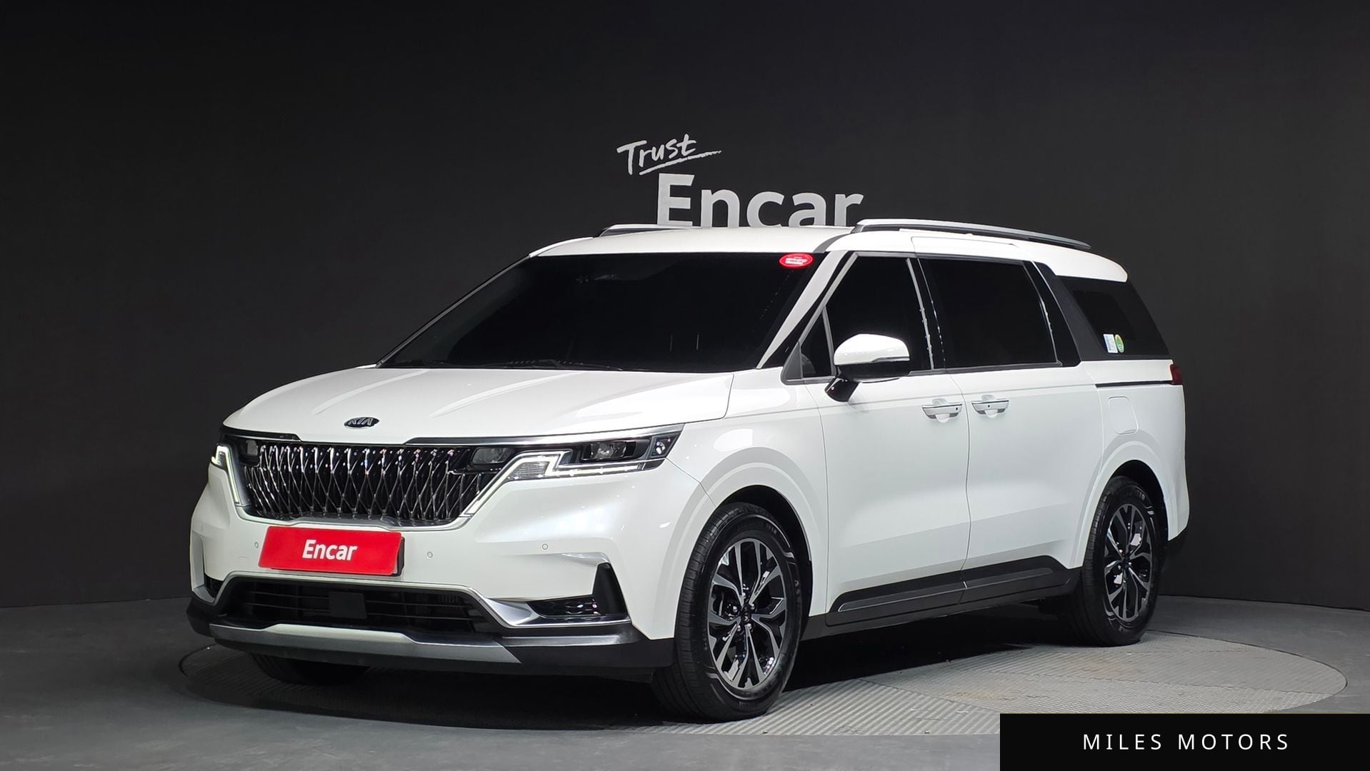 Kia Carnival 2021 — фото 1 из 12