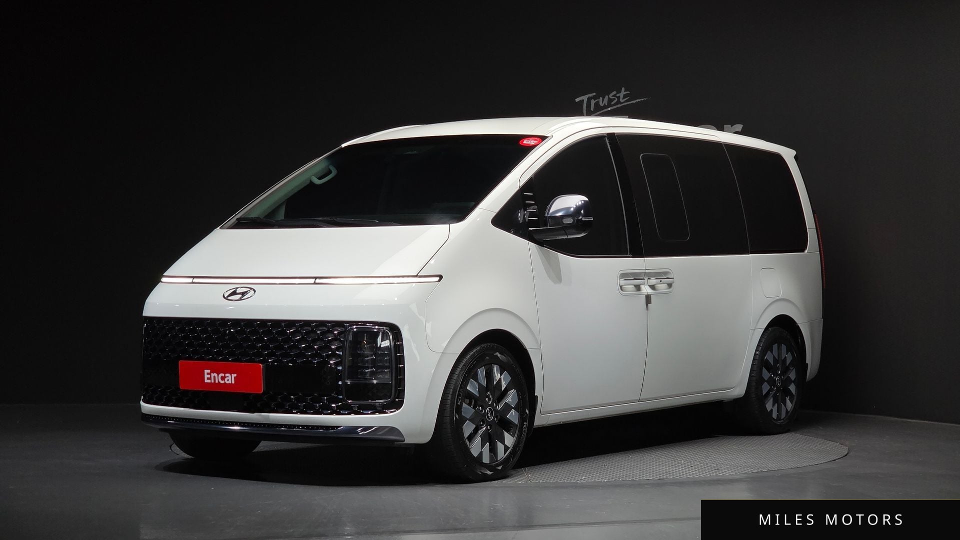 Hyundai Staria 2024 — фото 1 из 12