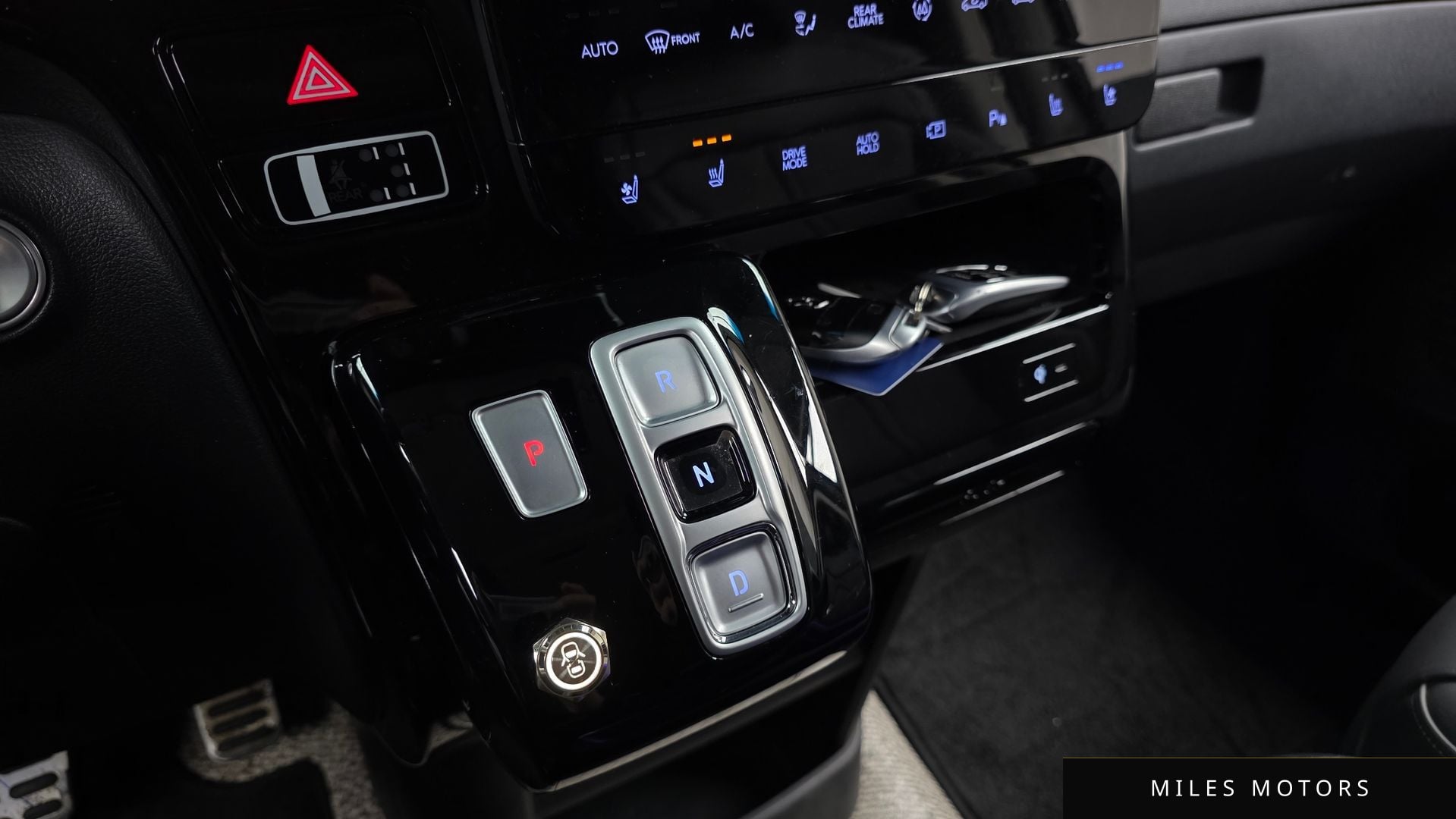 Hyundai Staria 2024 — миниатюра 9