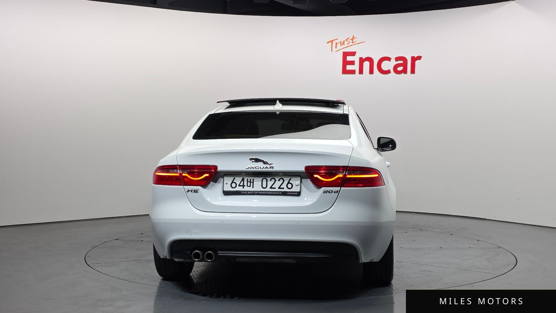 Jaguar XE 2016 — миниатюра 4