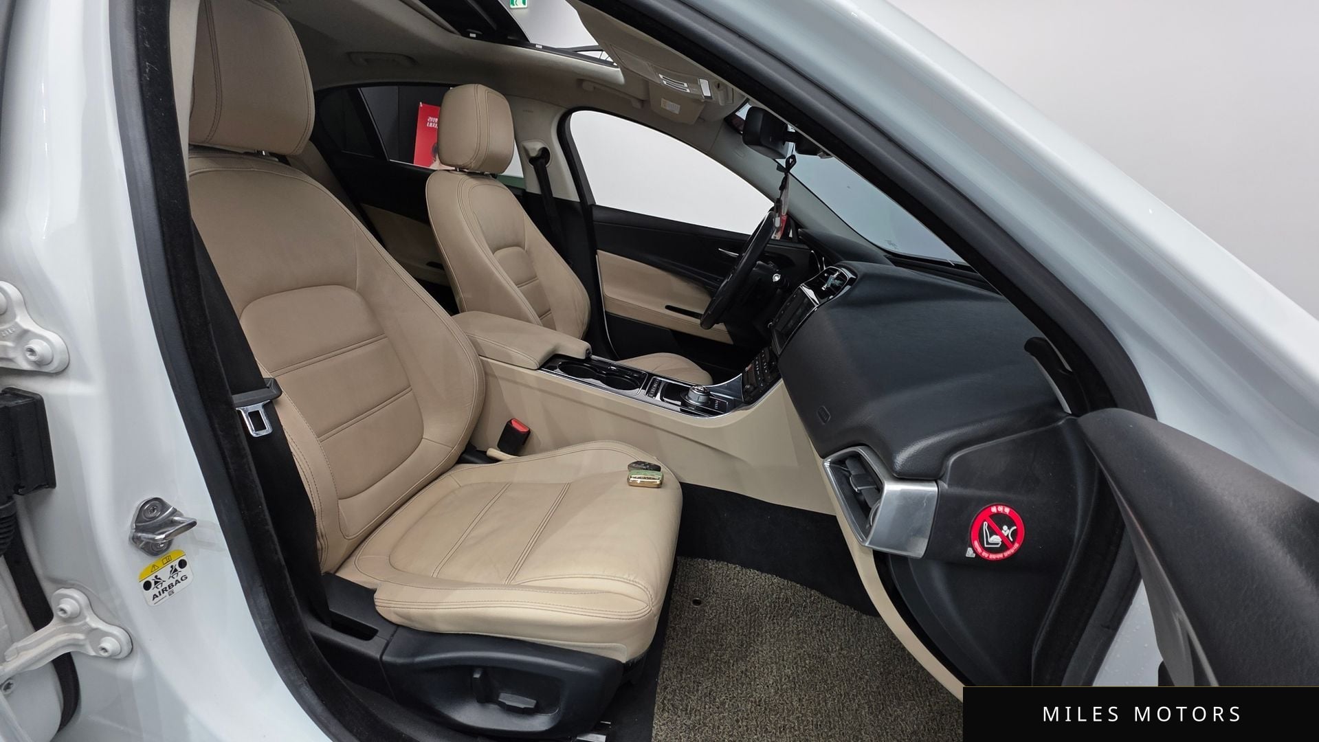 Jaguar XE 2016 — миниатюра 10