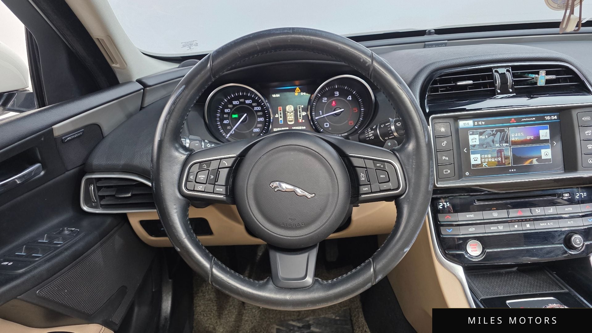 Jaguar XE 2016 — миниатюра 15