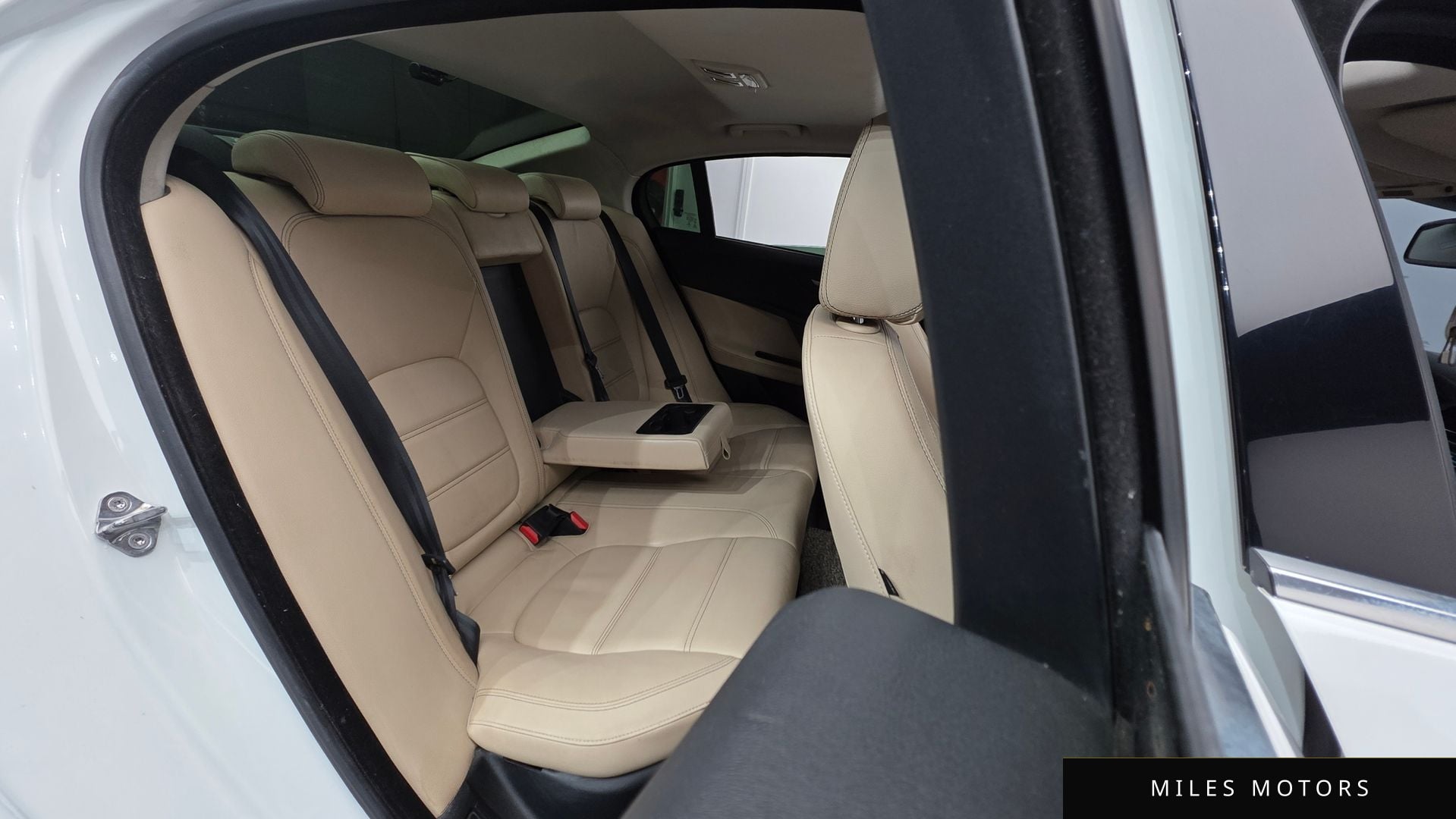 Jaguar XE 2016 — миниатюра 19
