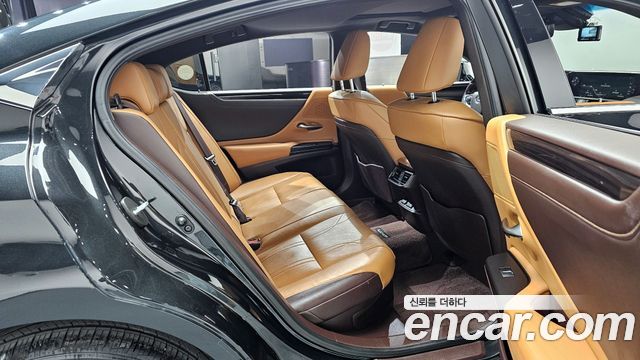 Лексус ES300h 2021 — миниатюра 12