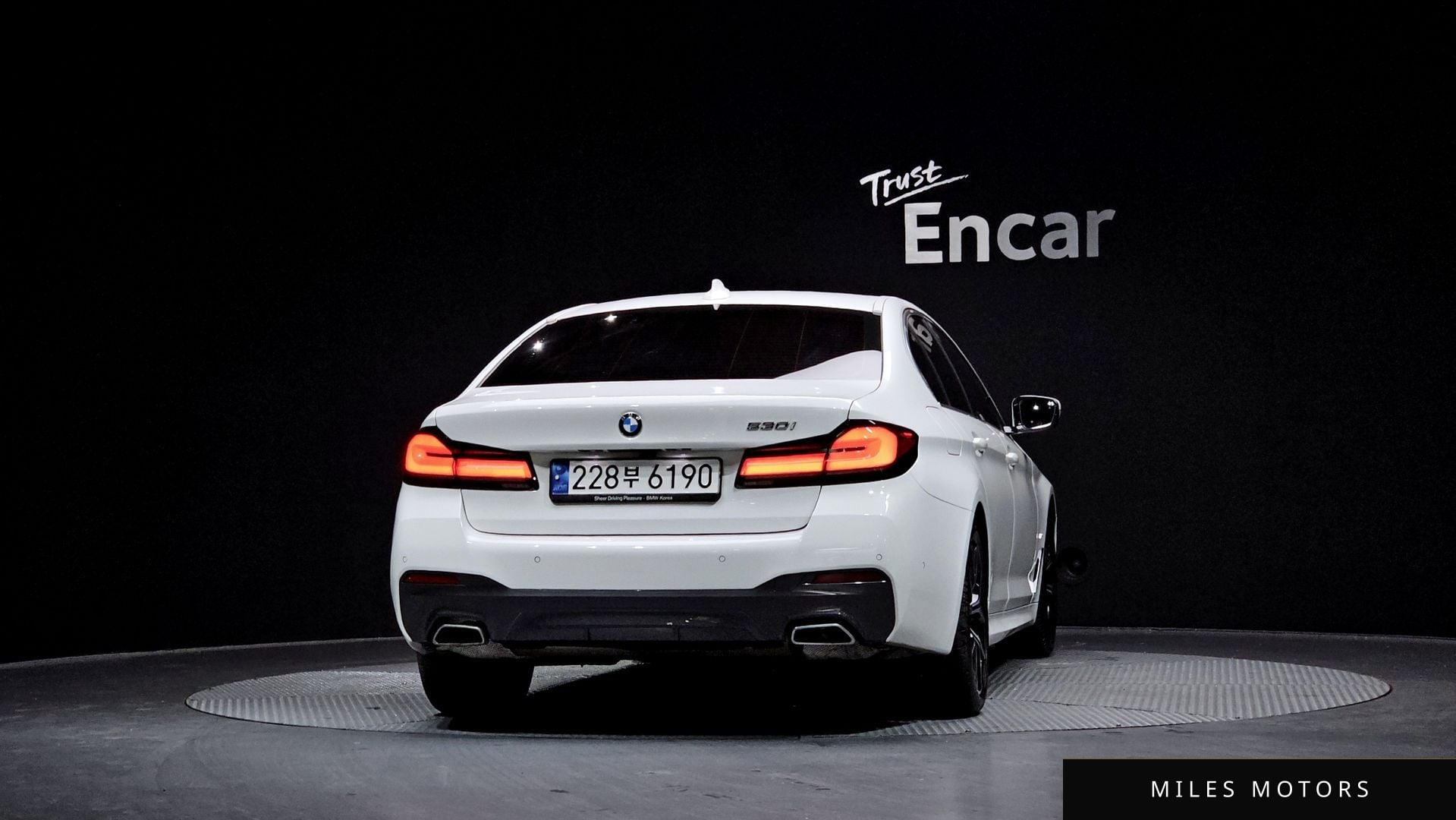 BMW 5 Series (G30) 2023 — миниатюра 4
