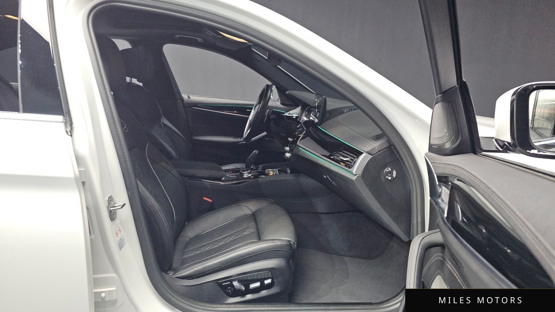 BMW 5 Series (G30) 2023 — миниатюра 11