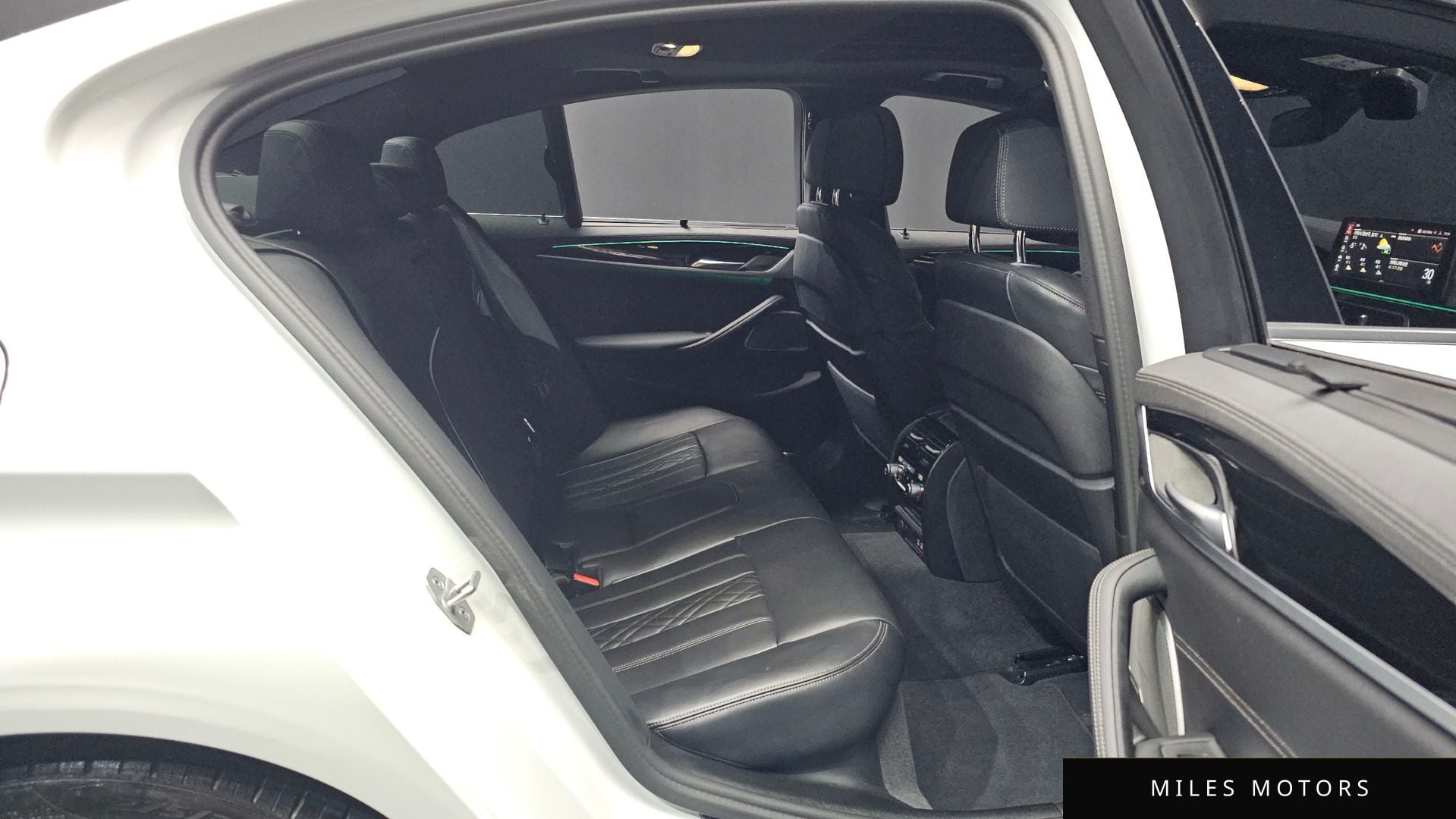 BMW 5 Series (G30) 2023 — миниатюра 12