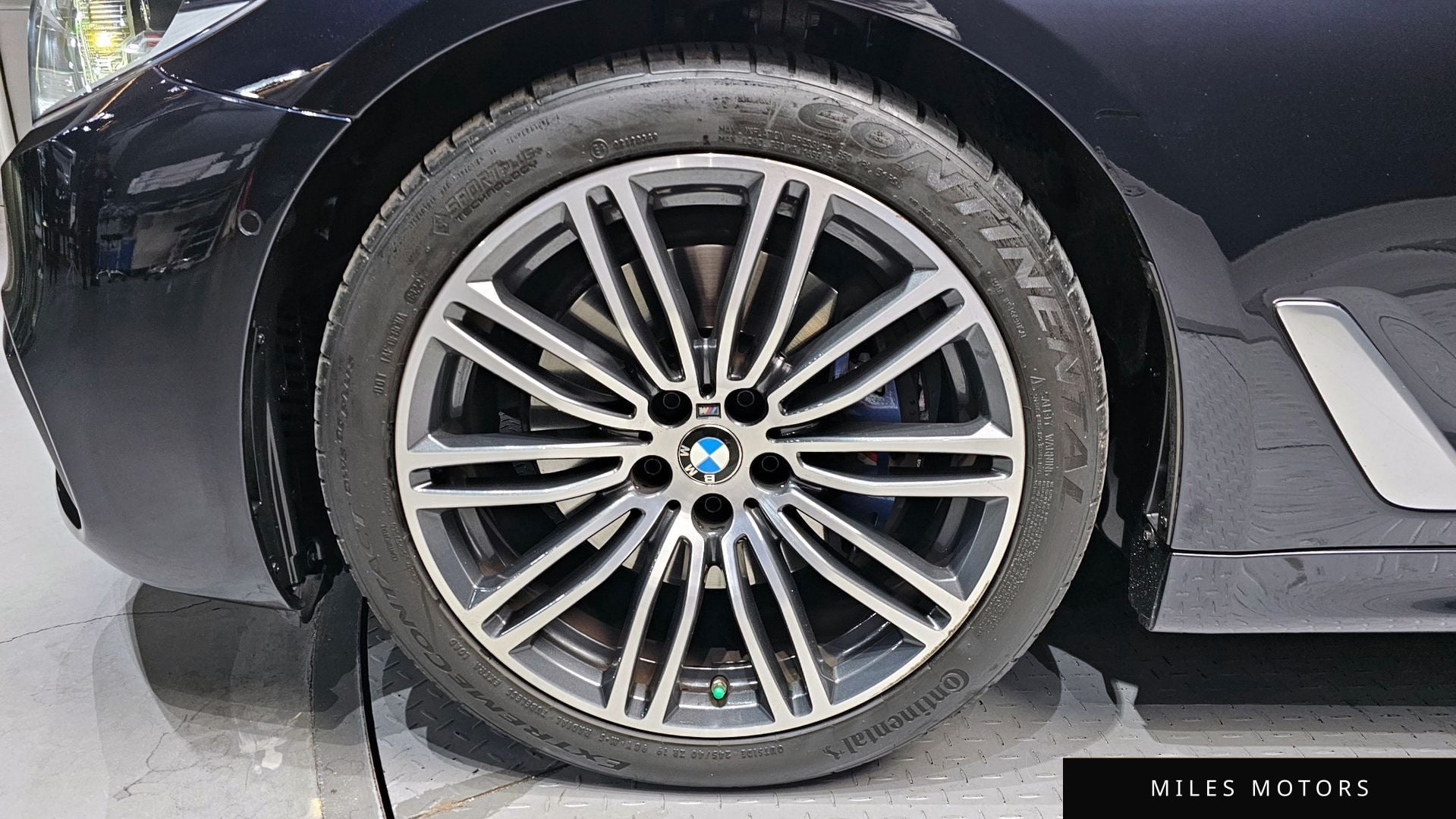 BMW 5 Series (G30) 2020 — миниатюра 5