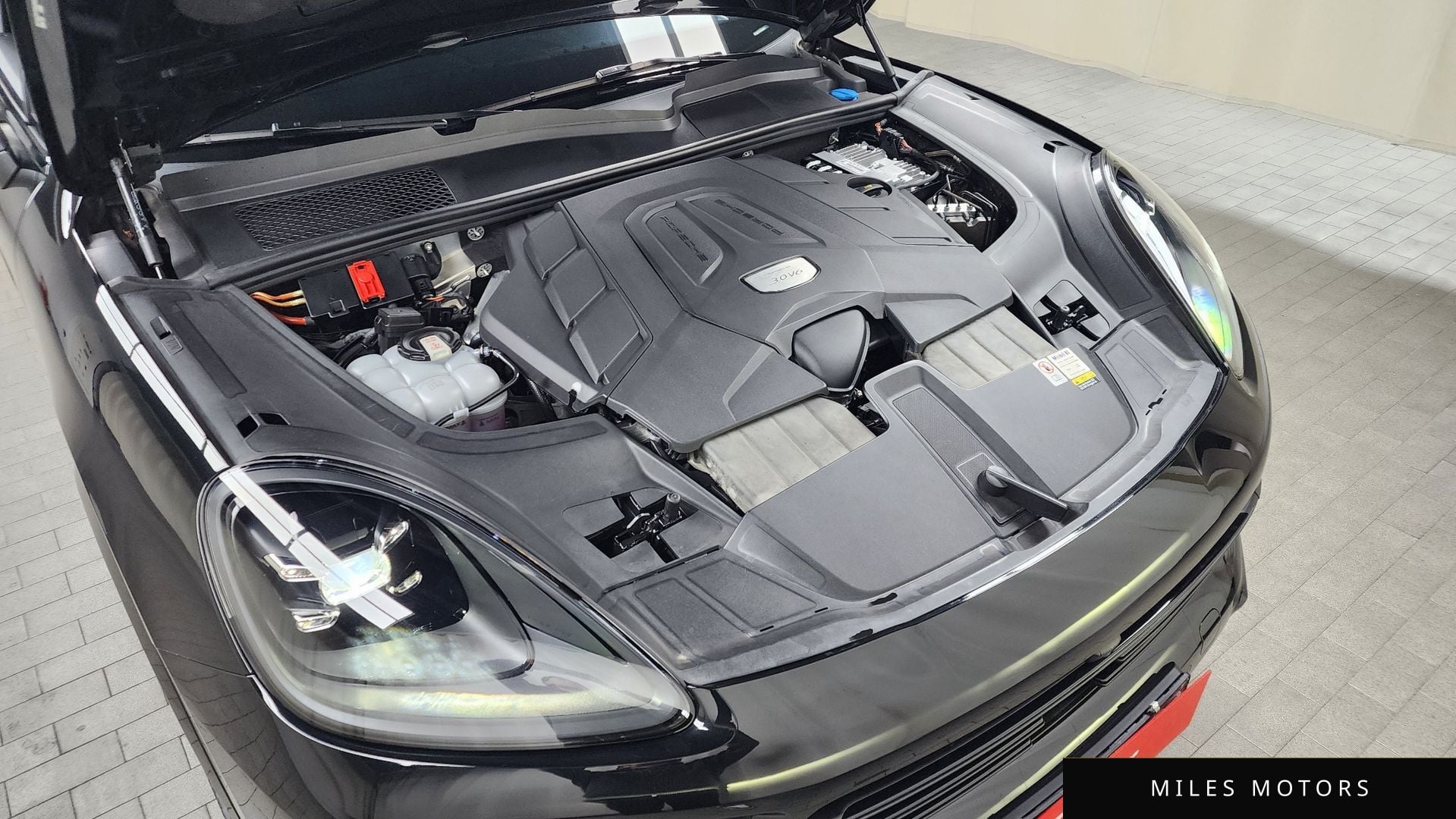 Porsche Cayenne 2023 — миниатюра 6