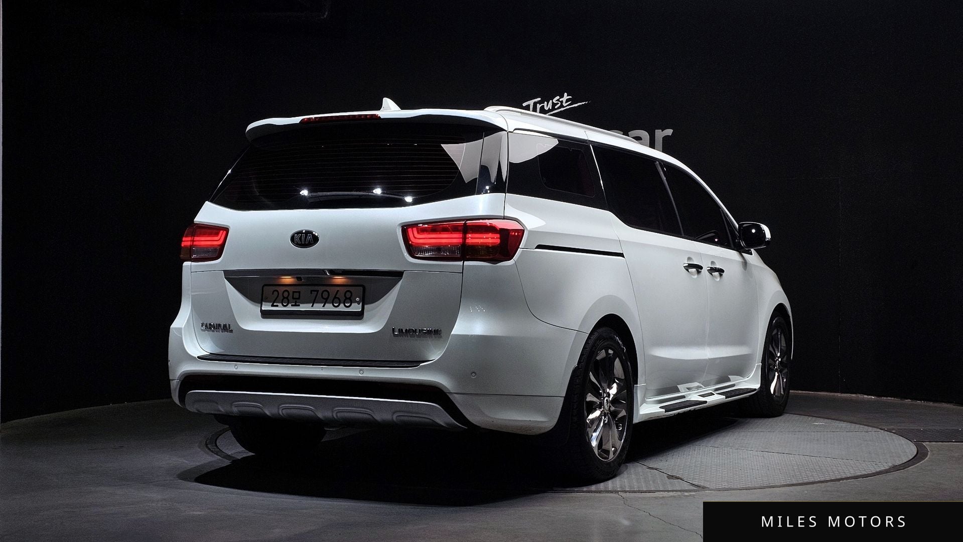 Kia Canival 2016 — миниатюра 2