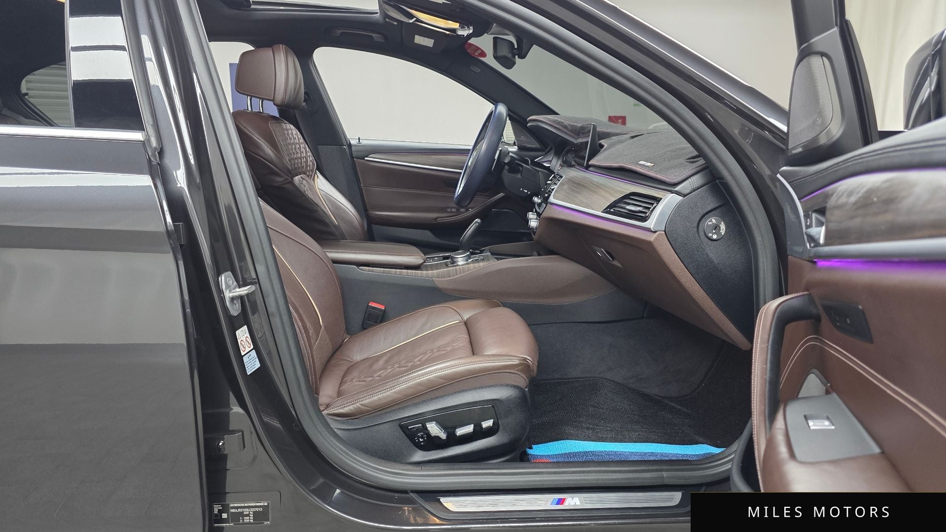 BMW 5 Series (G30) 2020 — миниатюра 11