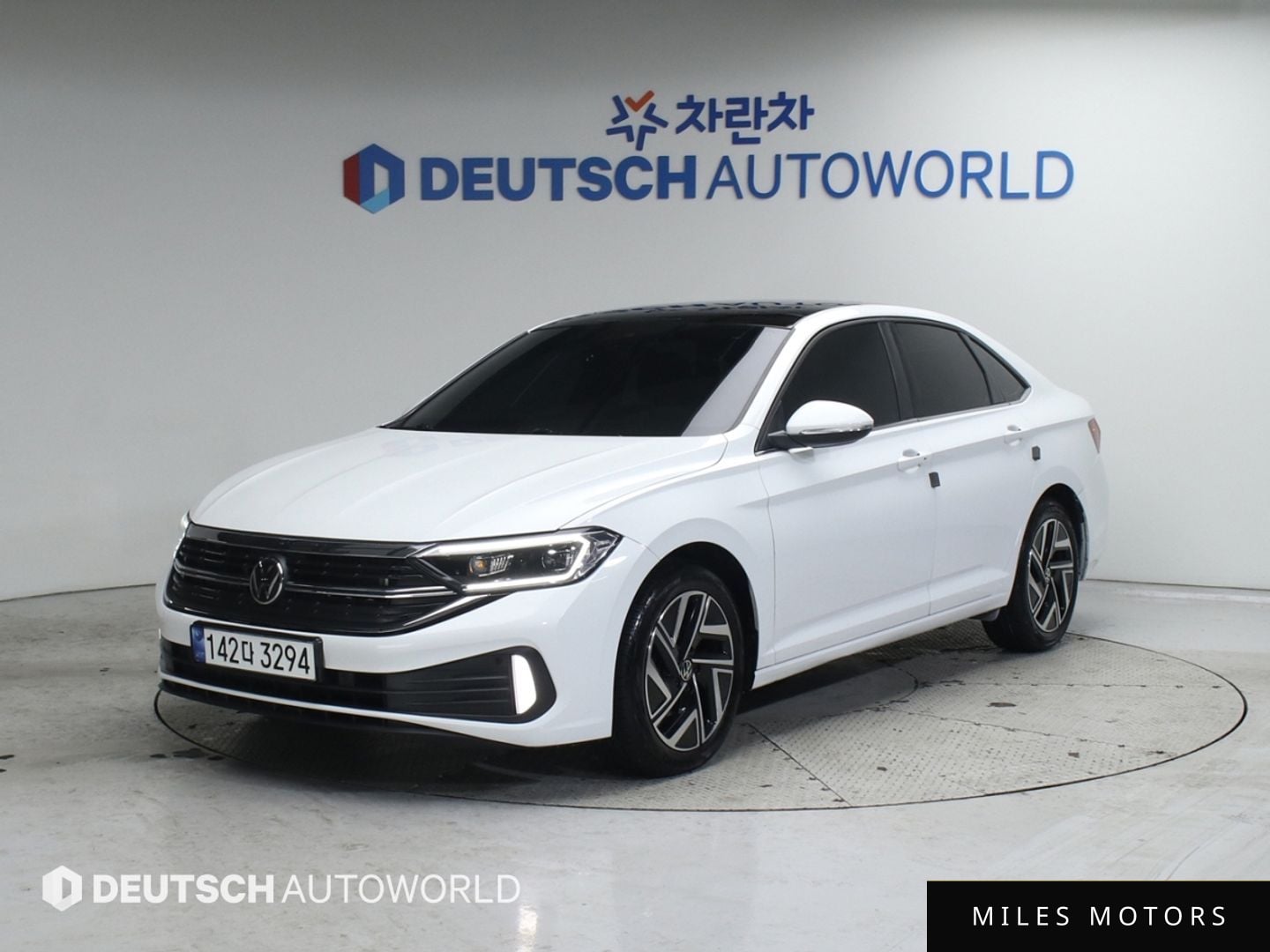 Volkswagen Jetta 2023 — фото 1 из 12