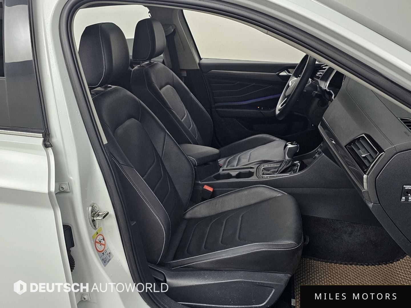 Volkswagen Jetta 2023 — миниатюра 10