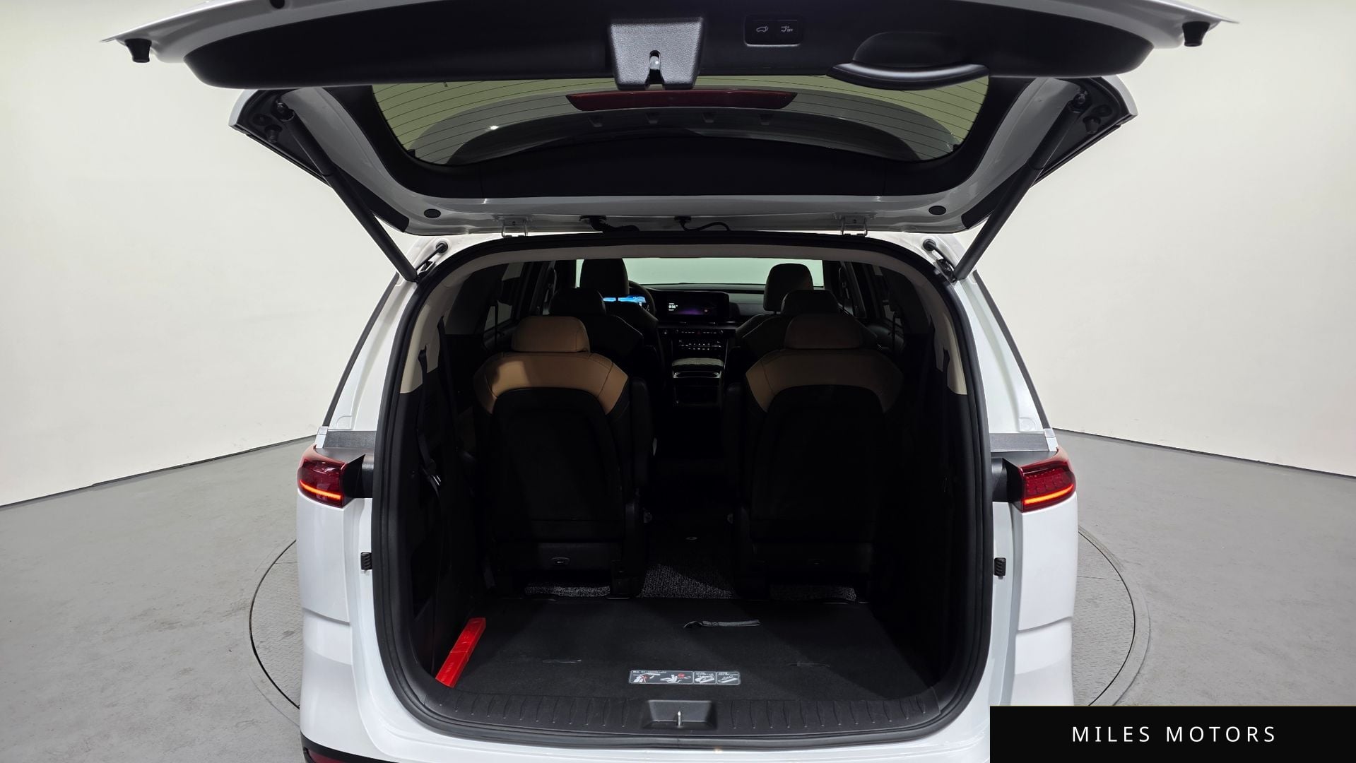 Kia Carnival 2023 — миниатюра 20
