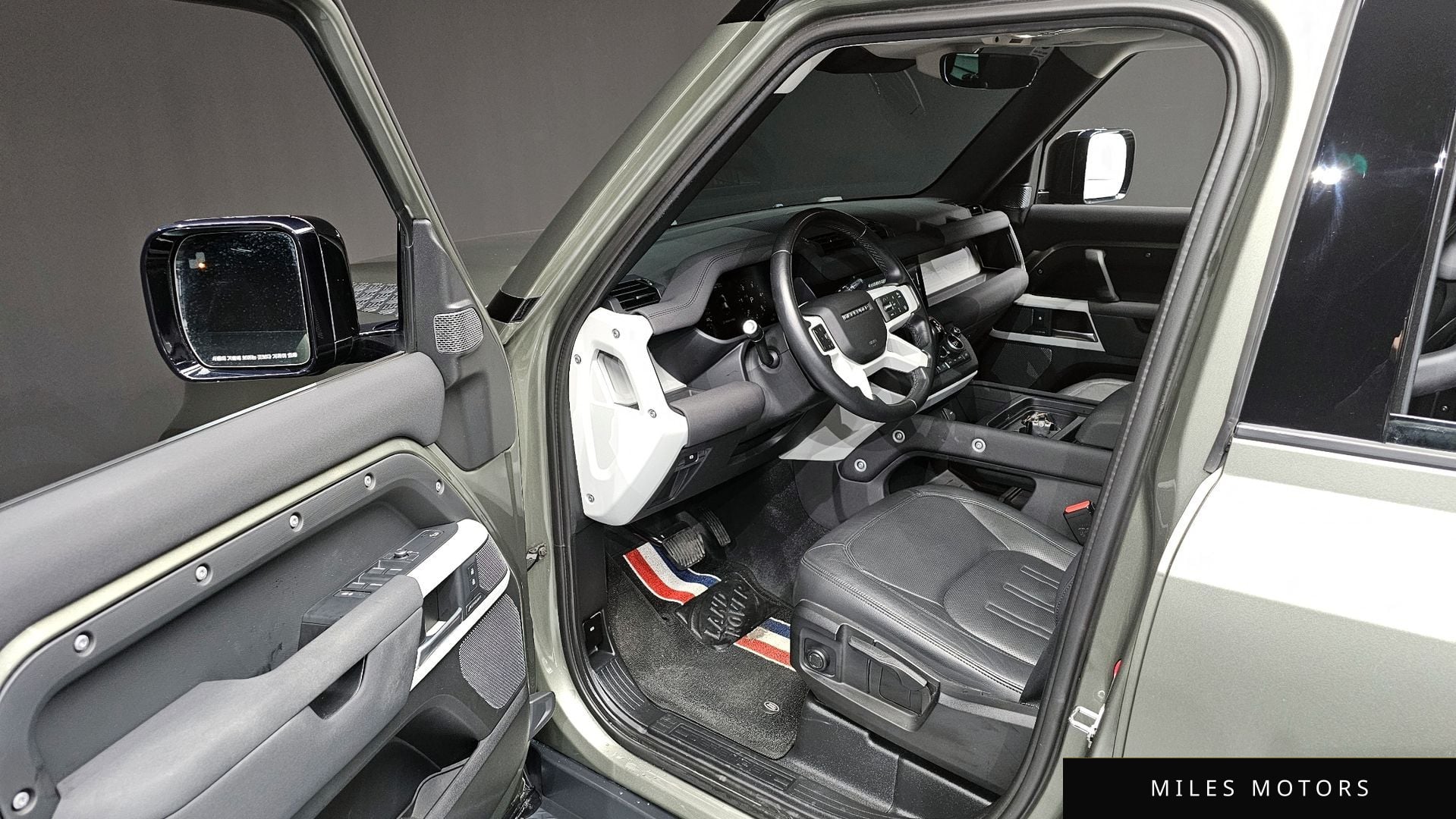 Land Rover Defender 2022 — миниатюра 10