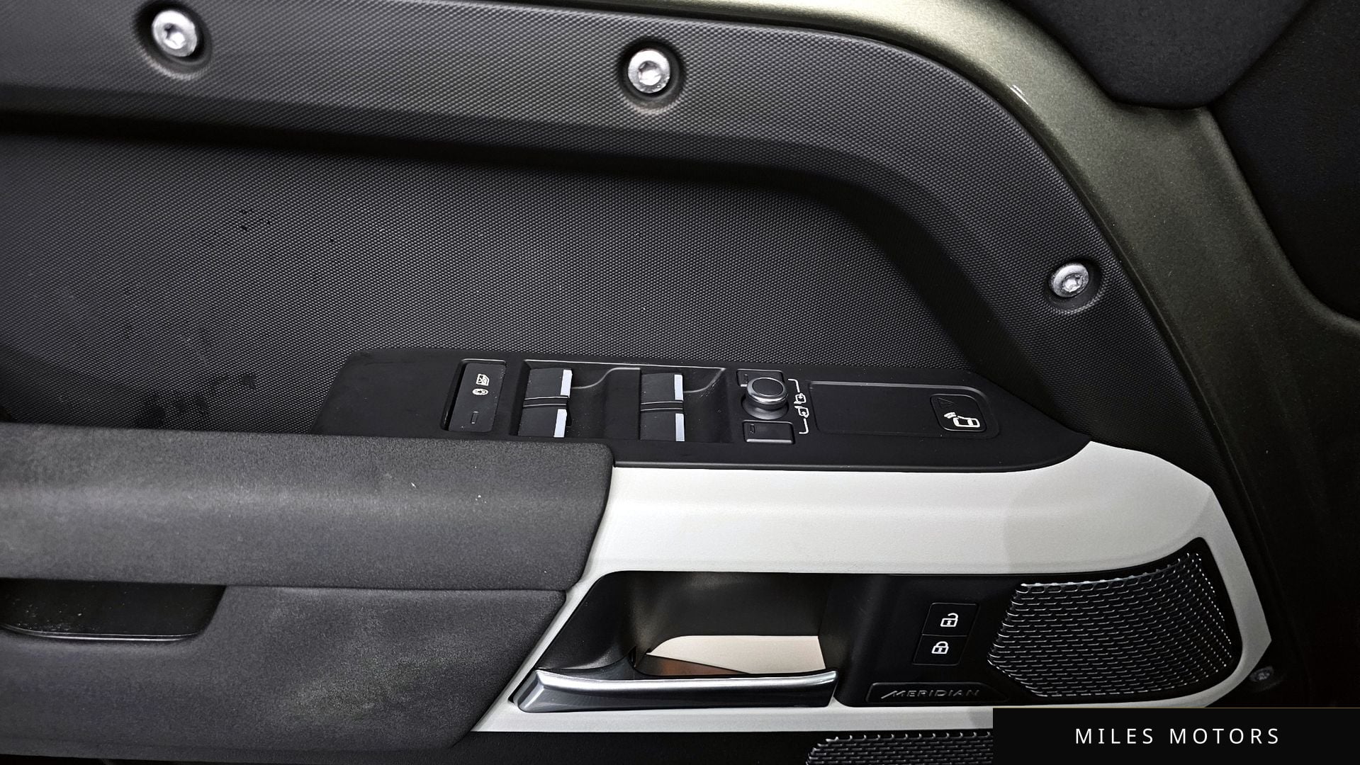 Land Rover Defender 2022 — миниатюра 12