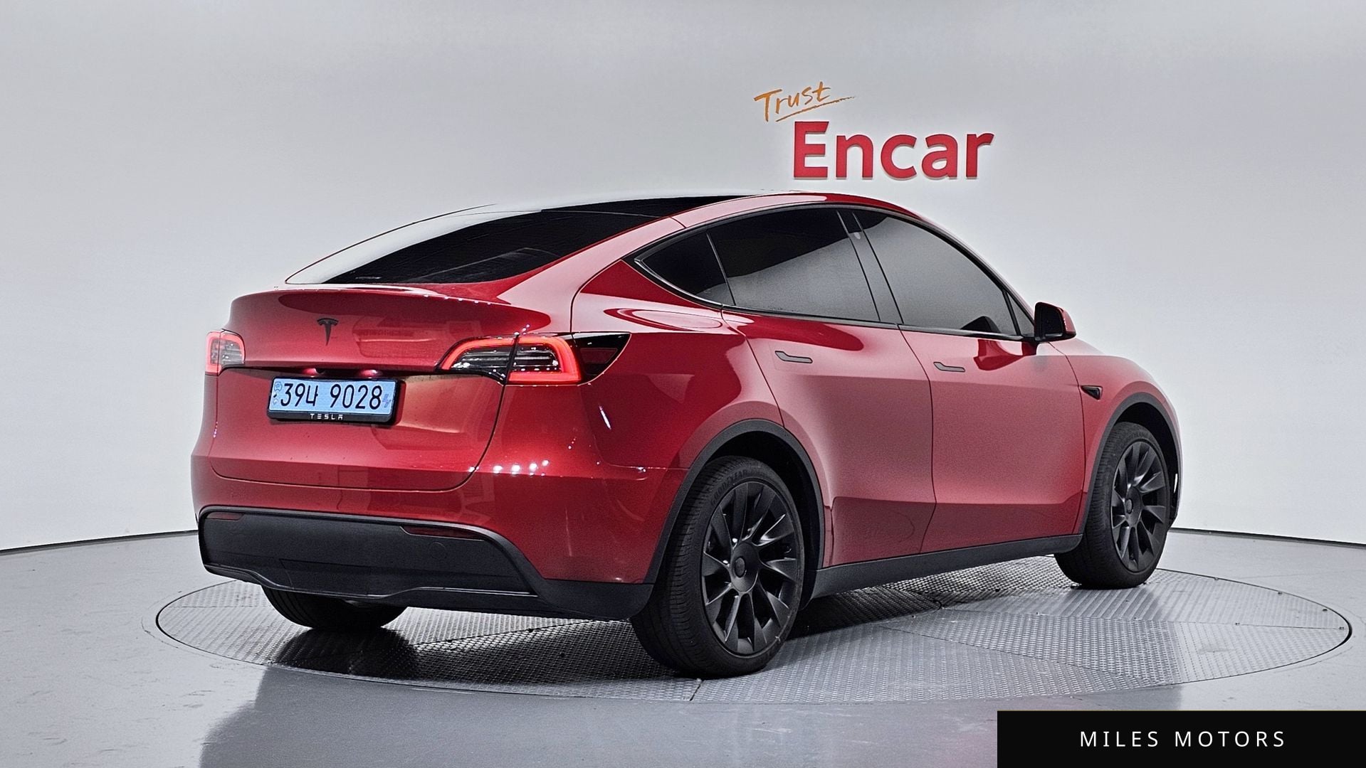 Tesla Model Y 2024 — миниатюра 2