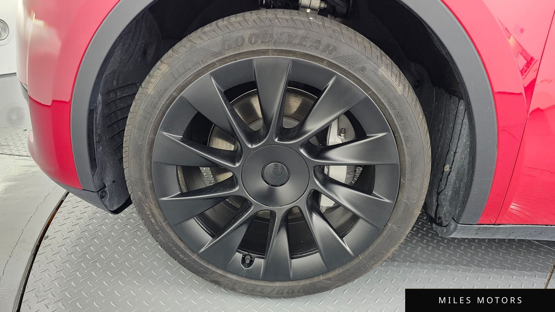 Tesla Model Y 2024 — миниатюра 5