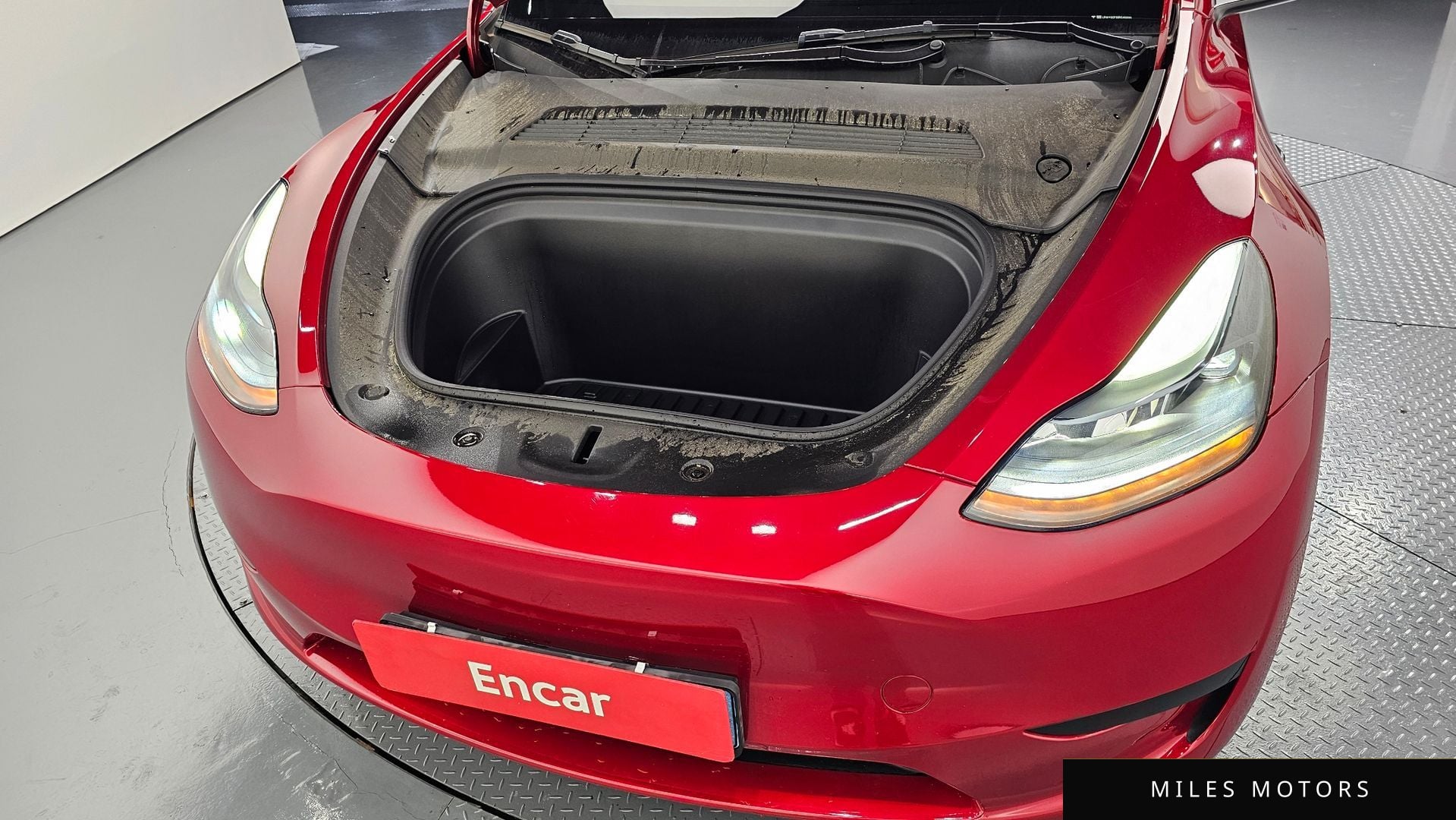 Tesla Model Y 2024 — миниатюра 6
