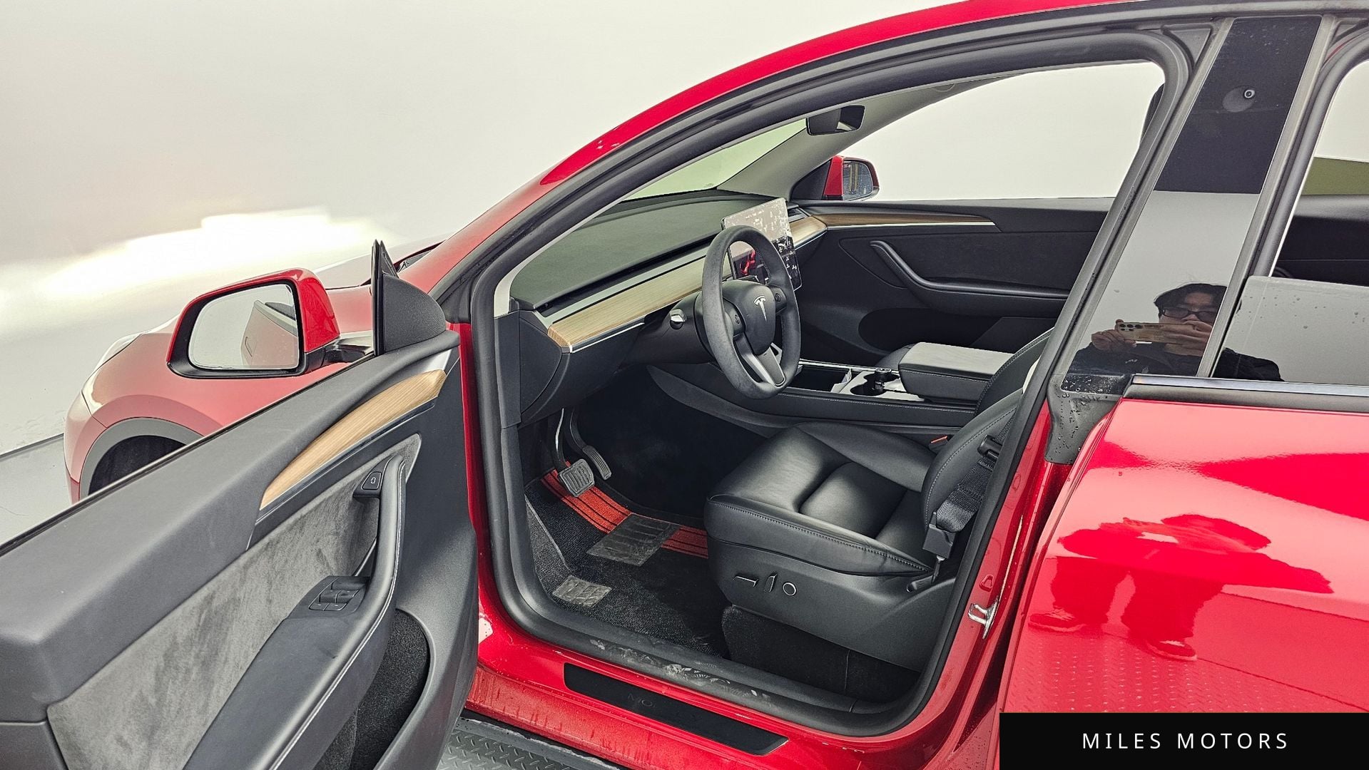 Tesla Model Y 2024 — миниатюра 11