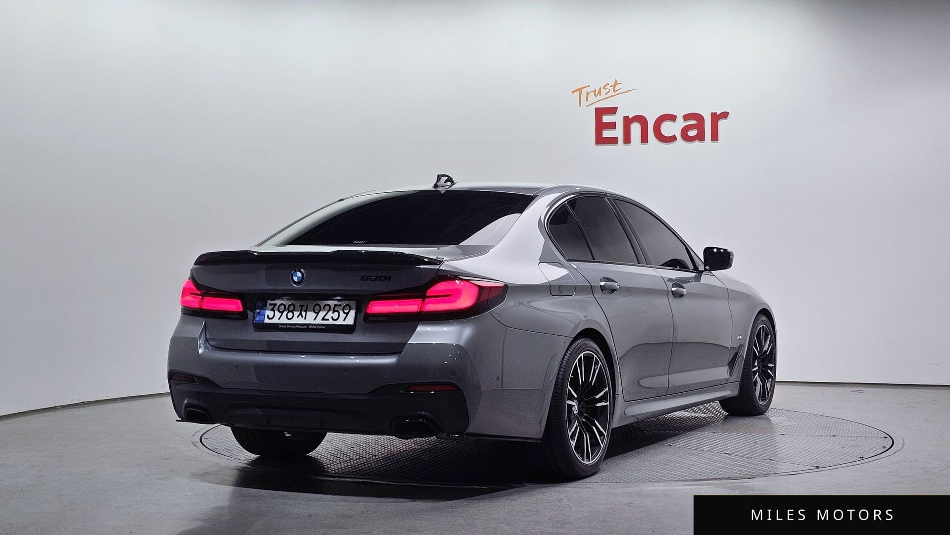 BMW 5 Series (G30) 2023 — миниатюра 2