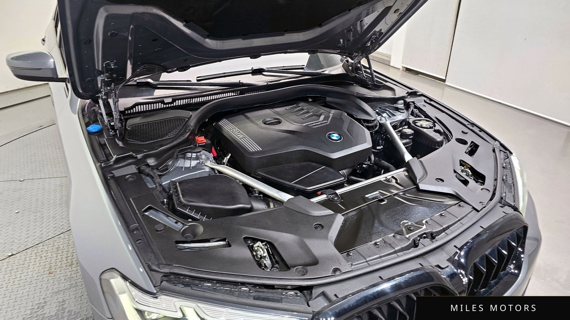 BMW 5 Series (G30) 2023 — миниатюра 6
