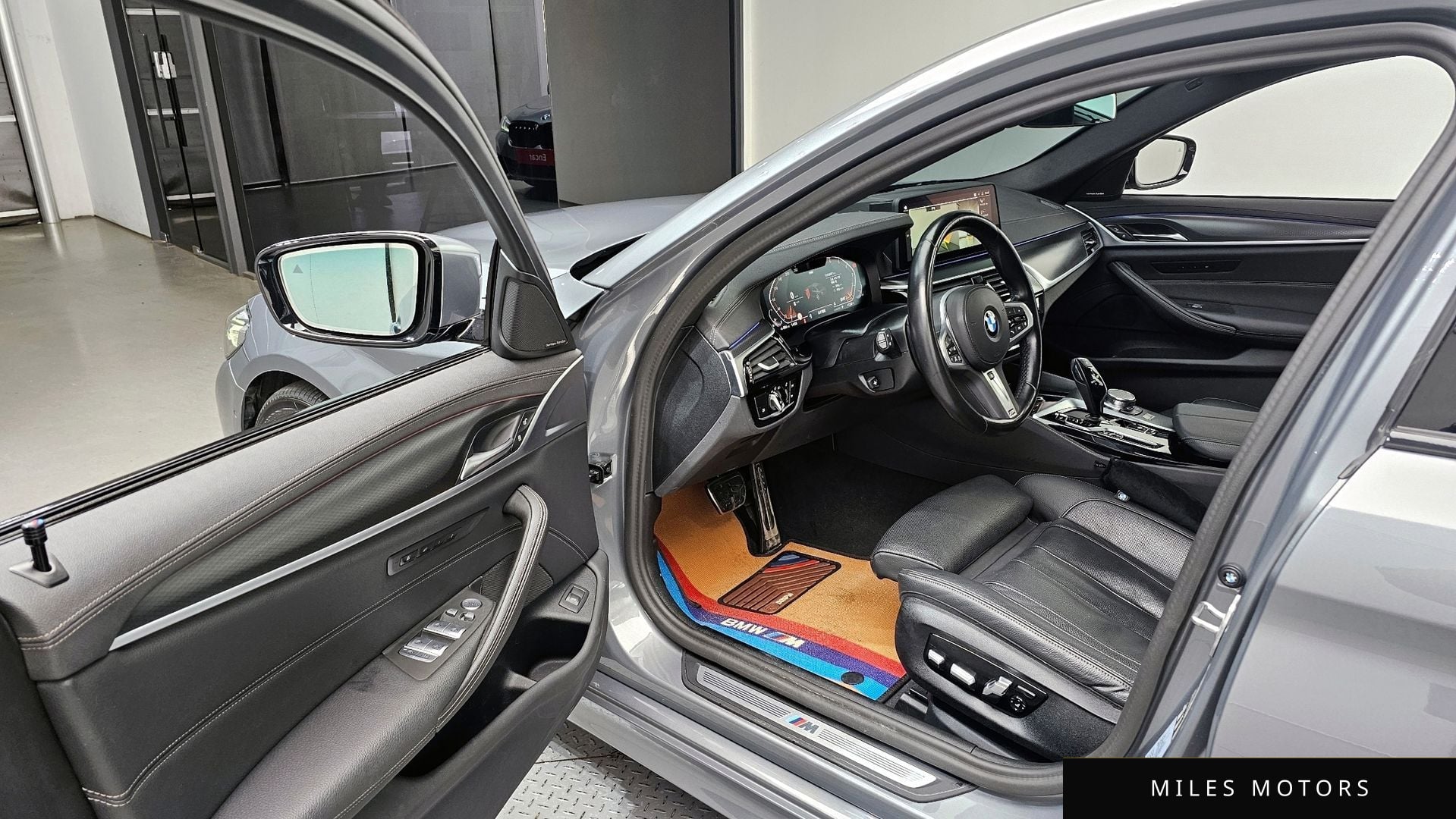 BMW 5 Series (G30) 2023 — миниатюра 10