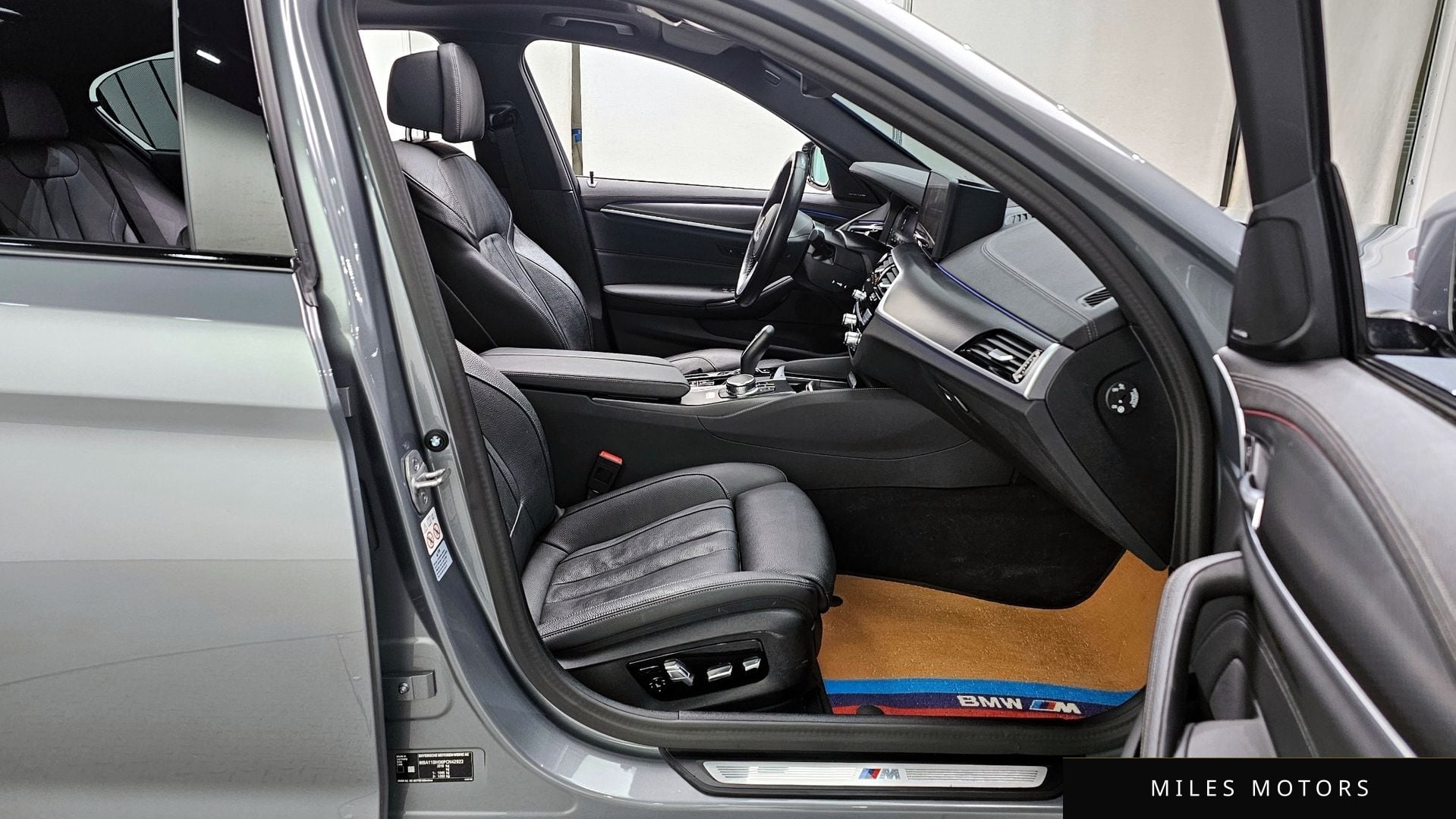 BMW 5 Series (G30) 2023 — миниатюра 11