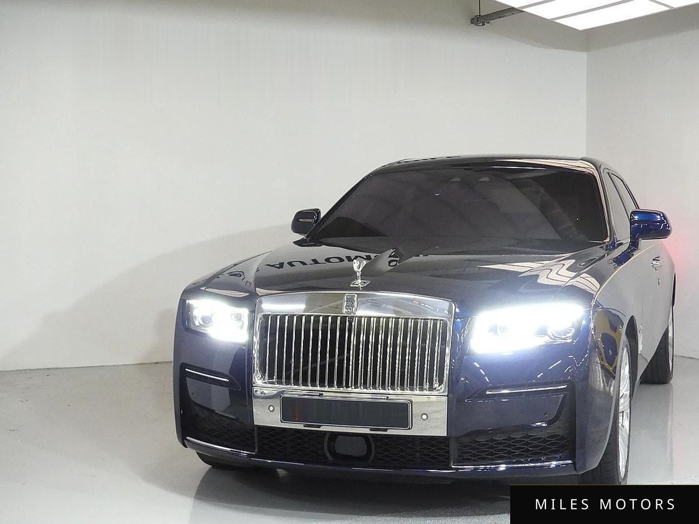 Rolls-Royce 고스트 2022 — миниатюра 19