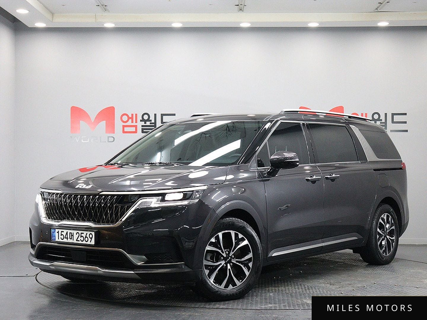 Kia Carnival 2023 — фото 1 из 12